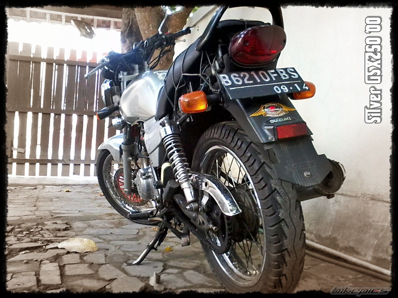 2000 SUZUKI GS 250 | Picture 2336472 motorcycle photo