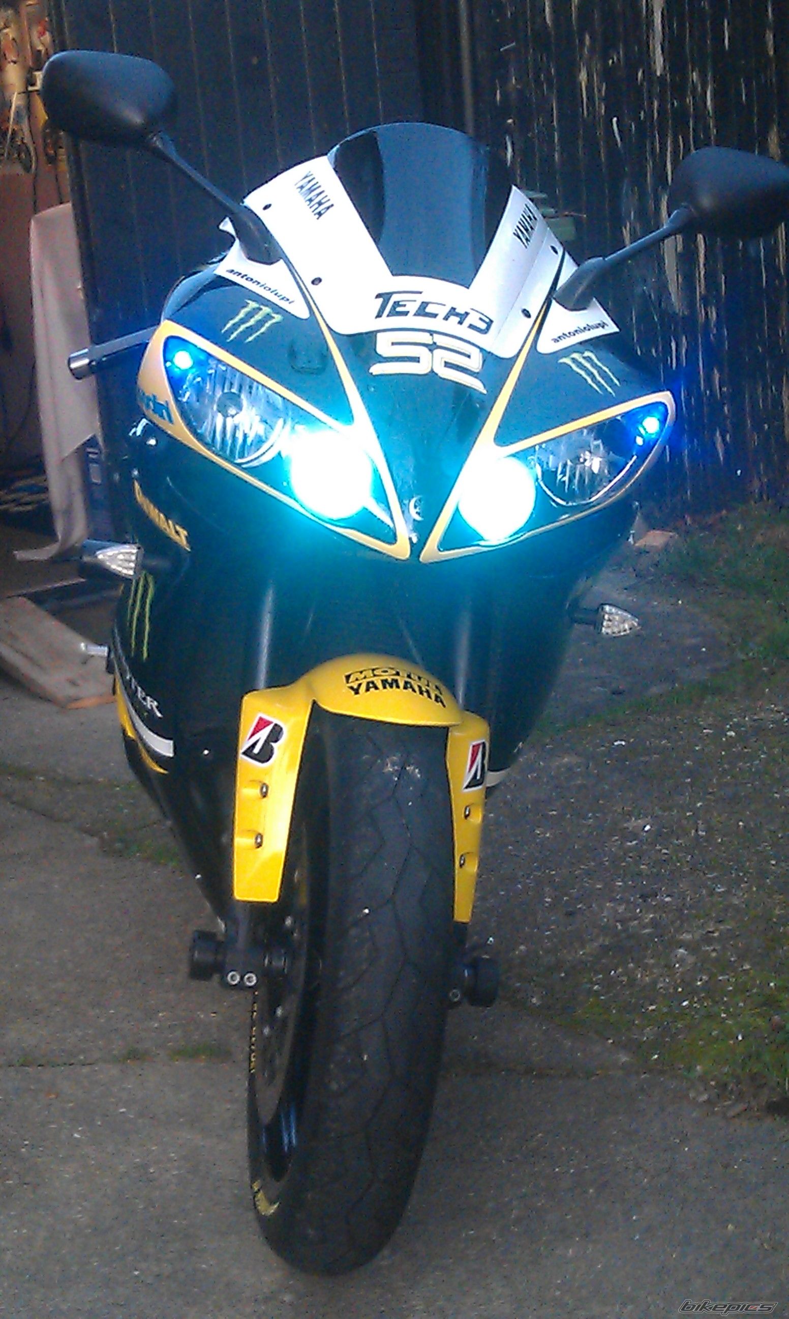 2004 YAMAHA YZF R1 | Picture 2337216 motorcycle photo