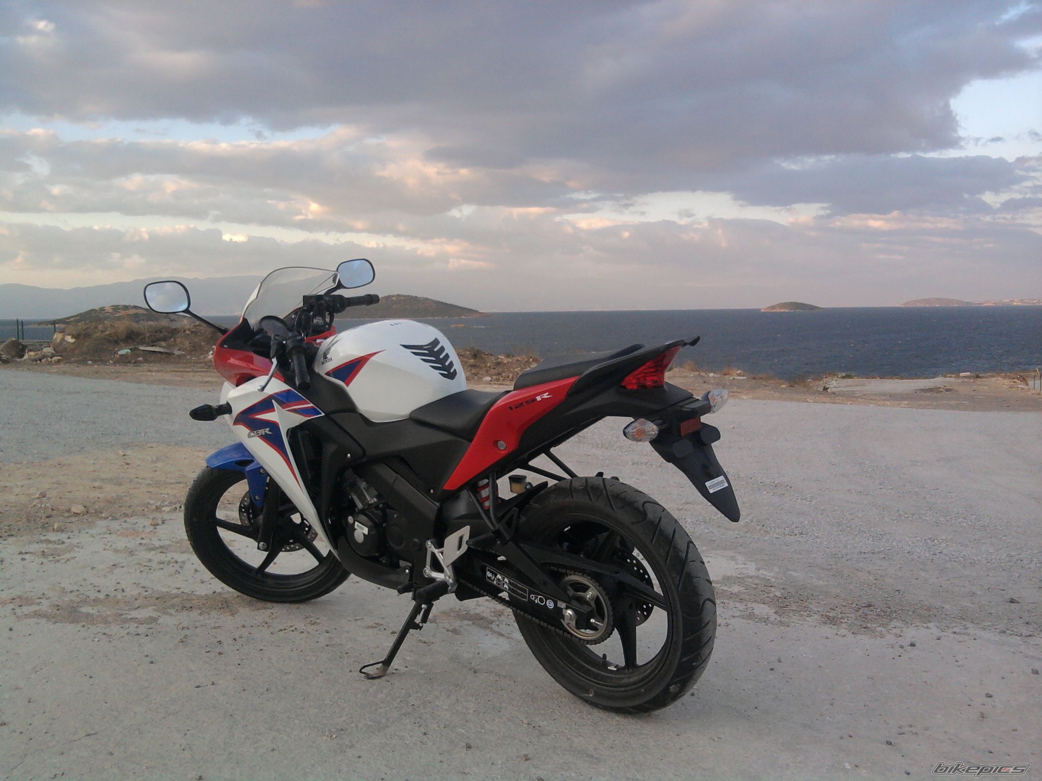 2012 HONDA CBR 125 | Picture 2339355 motorcycle photo