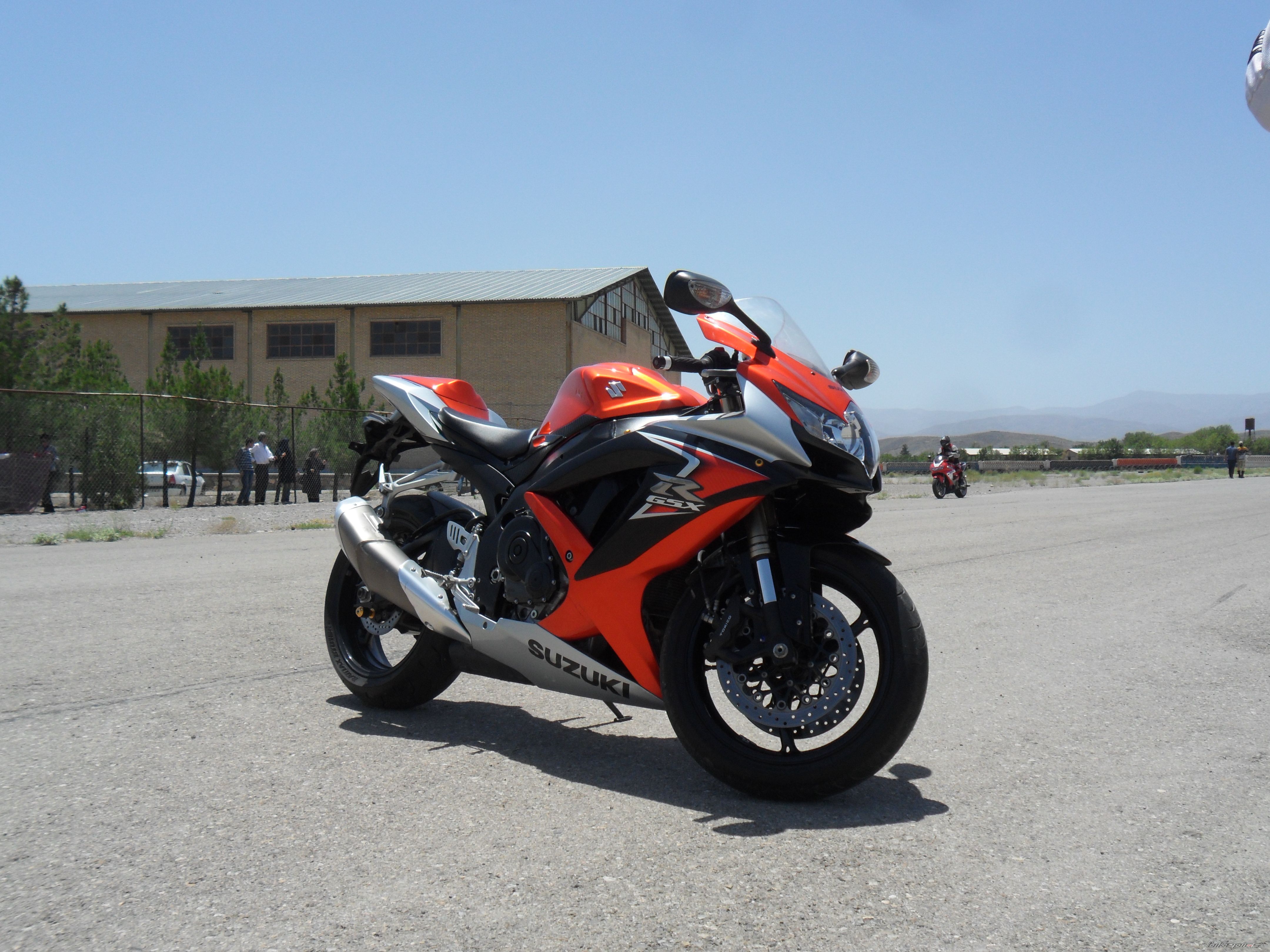 2011 SUZUKI GSX R 600 | Picture 2339775 motorcycle photo