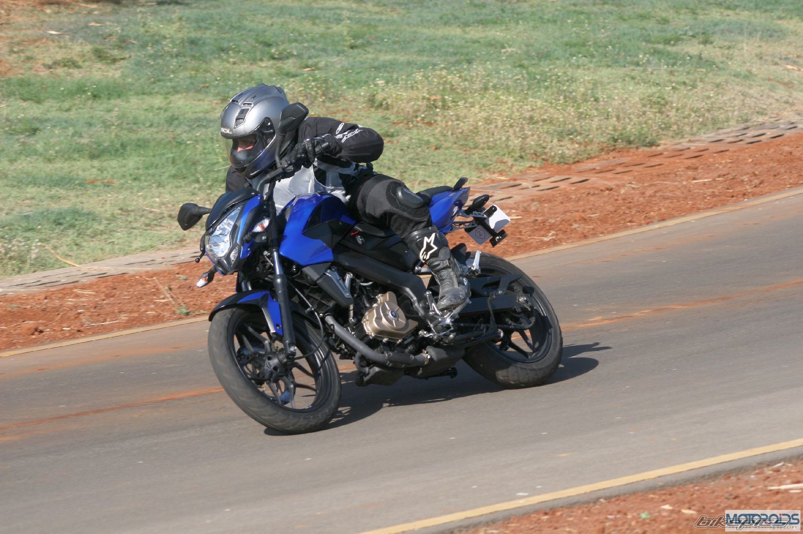 2012 BAJAJ PULSAR 200 NS | Picture 2346208 motorcycle photo