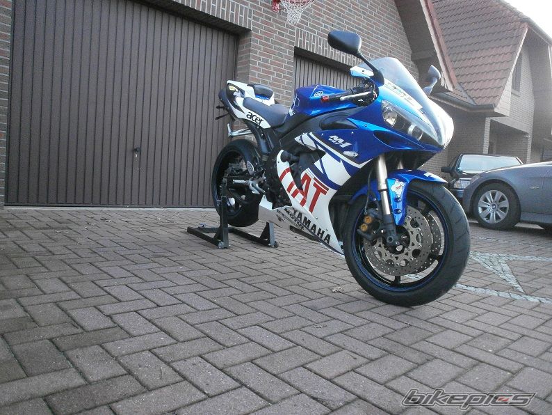 2004 YAMAHA YZF R1 | Picture 2349614 motorcycle photo
