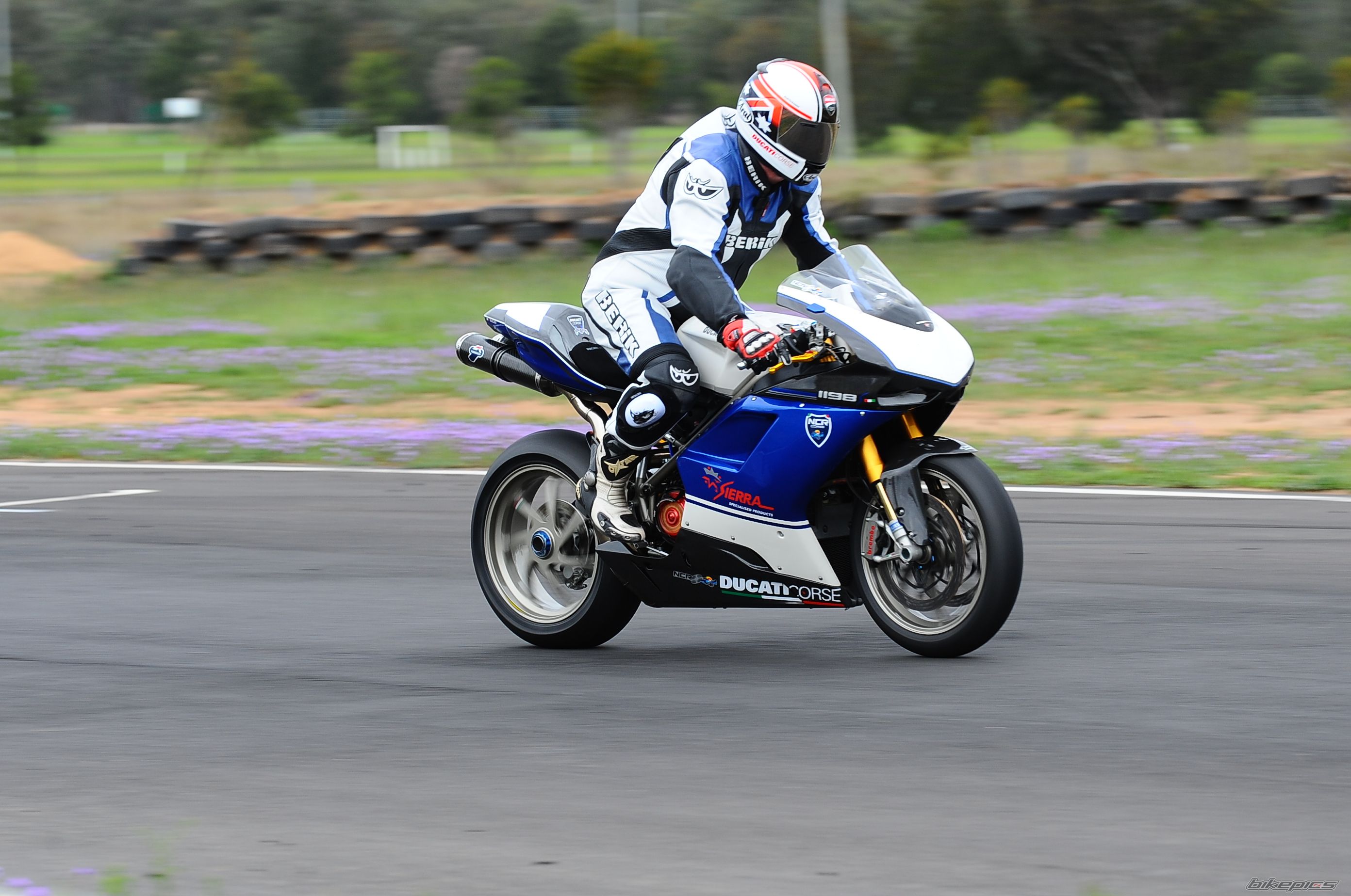 2009 DUCATI 1198 | Picture 2352282 motorcycle photo