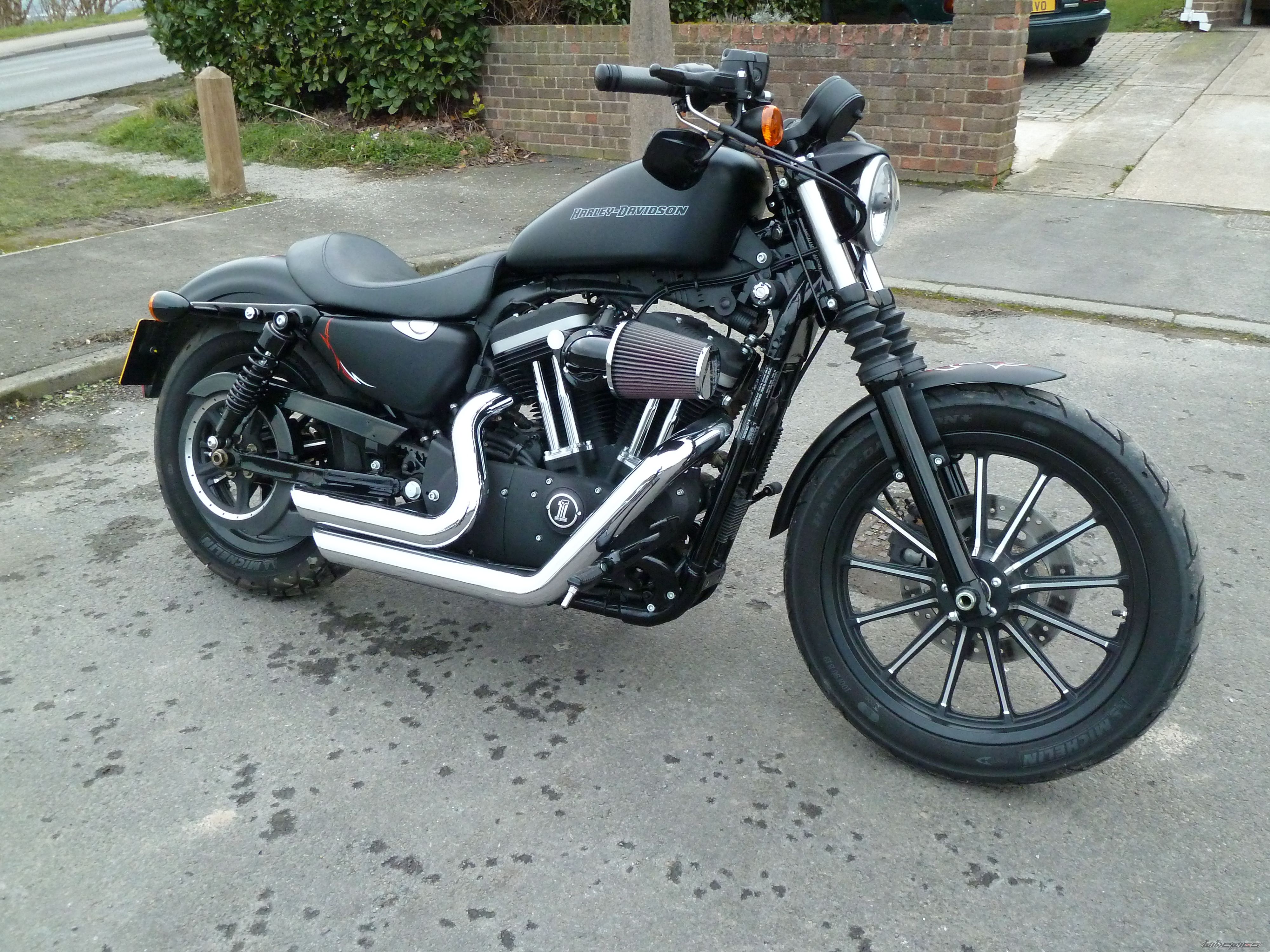 2011 HARLEY DAVIDSON IRON 883 | Picture 2352418 motorcycle photo