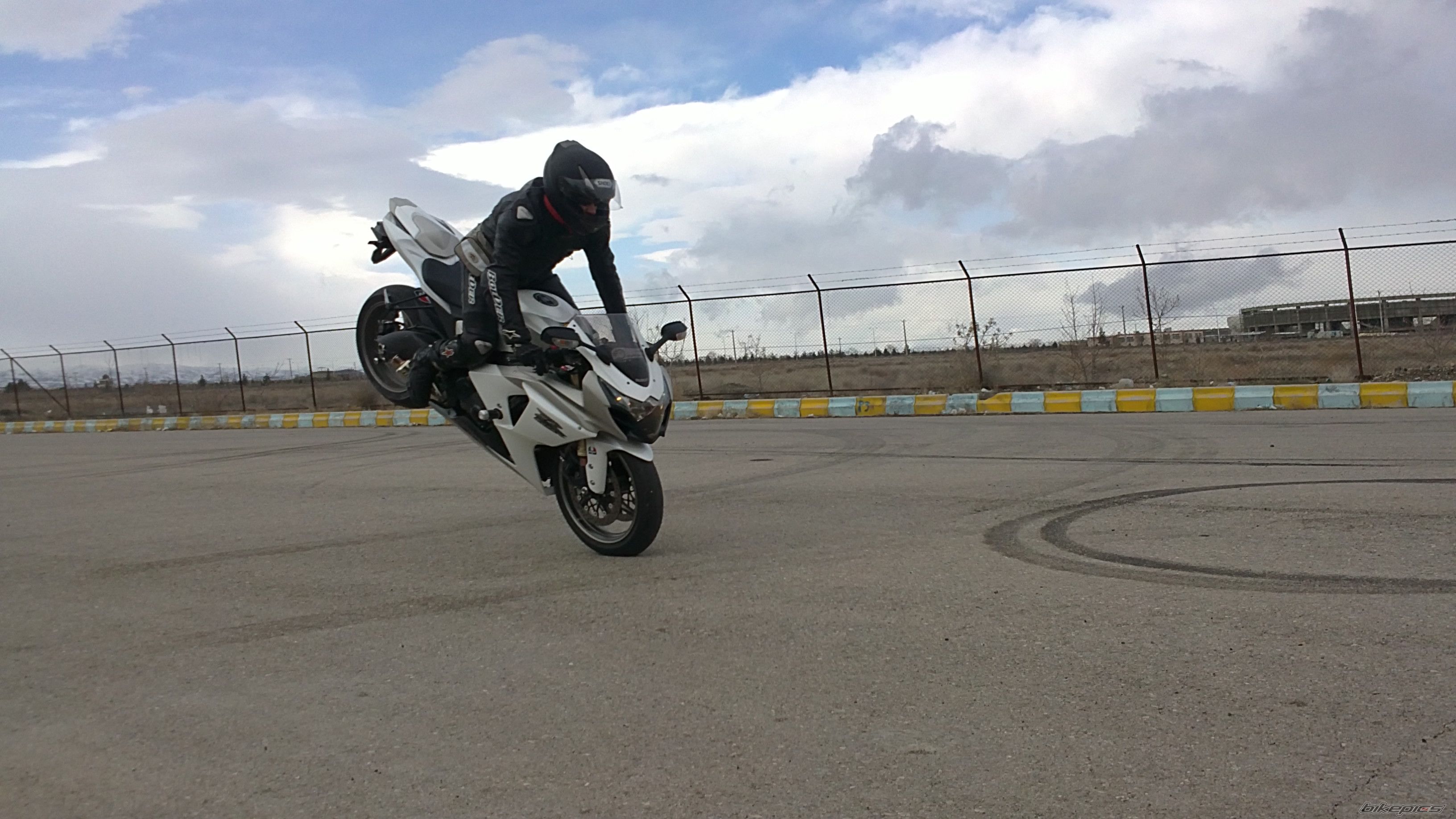 2011 SUZUKI GSX R 1000 | Picture 2352486 motorcycle photo
