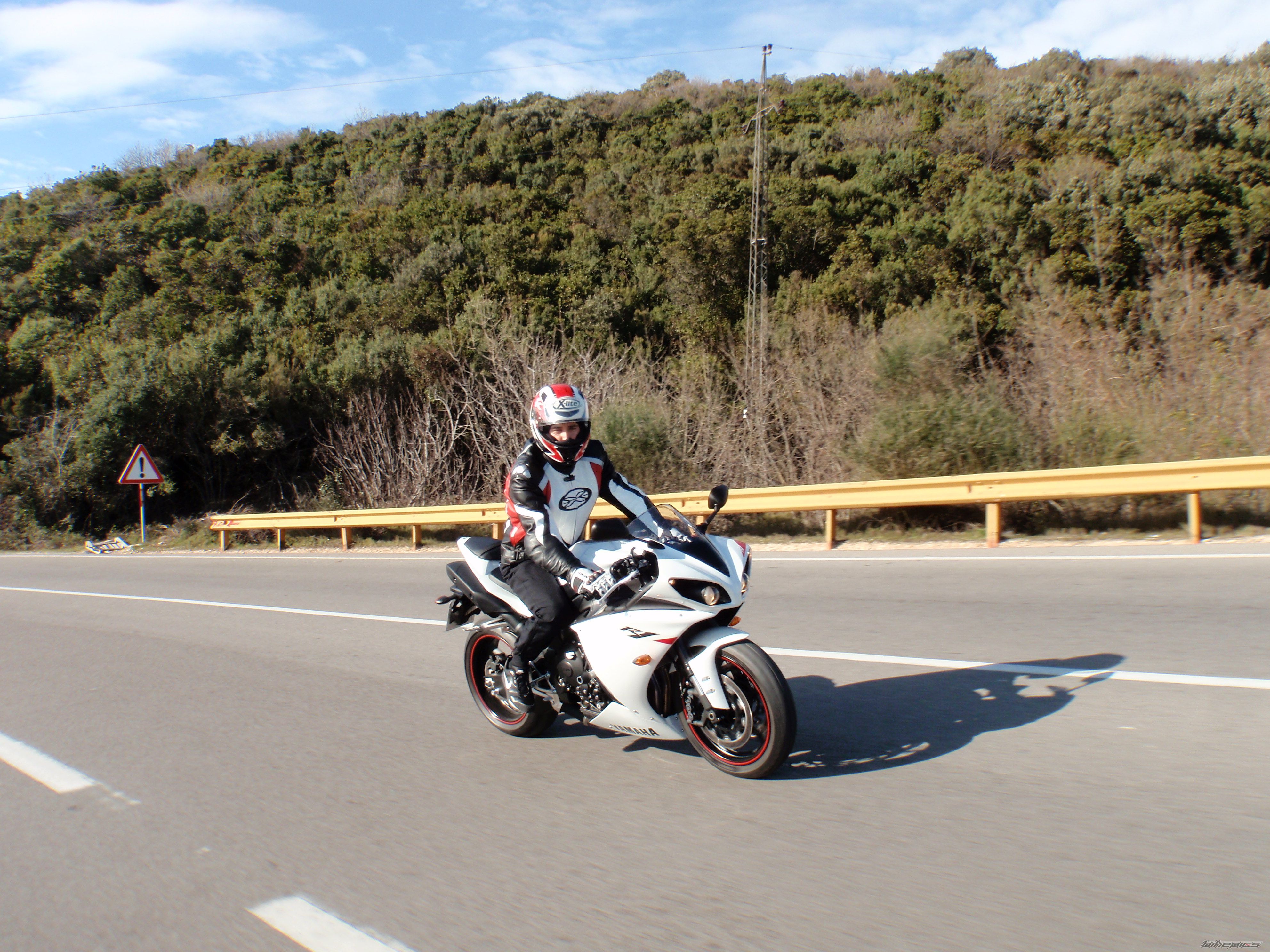 2010 YAMAHA YZF R1 | Picture 2354100 motorcycle photo