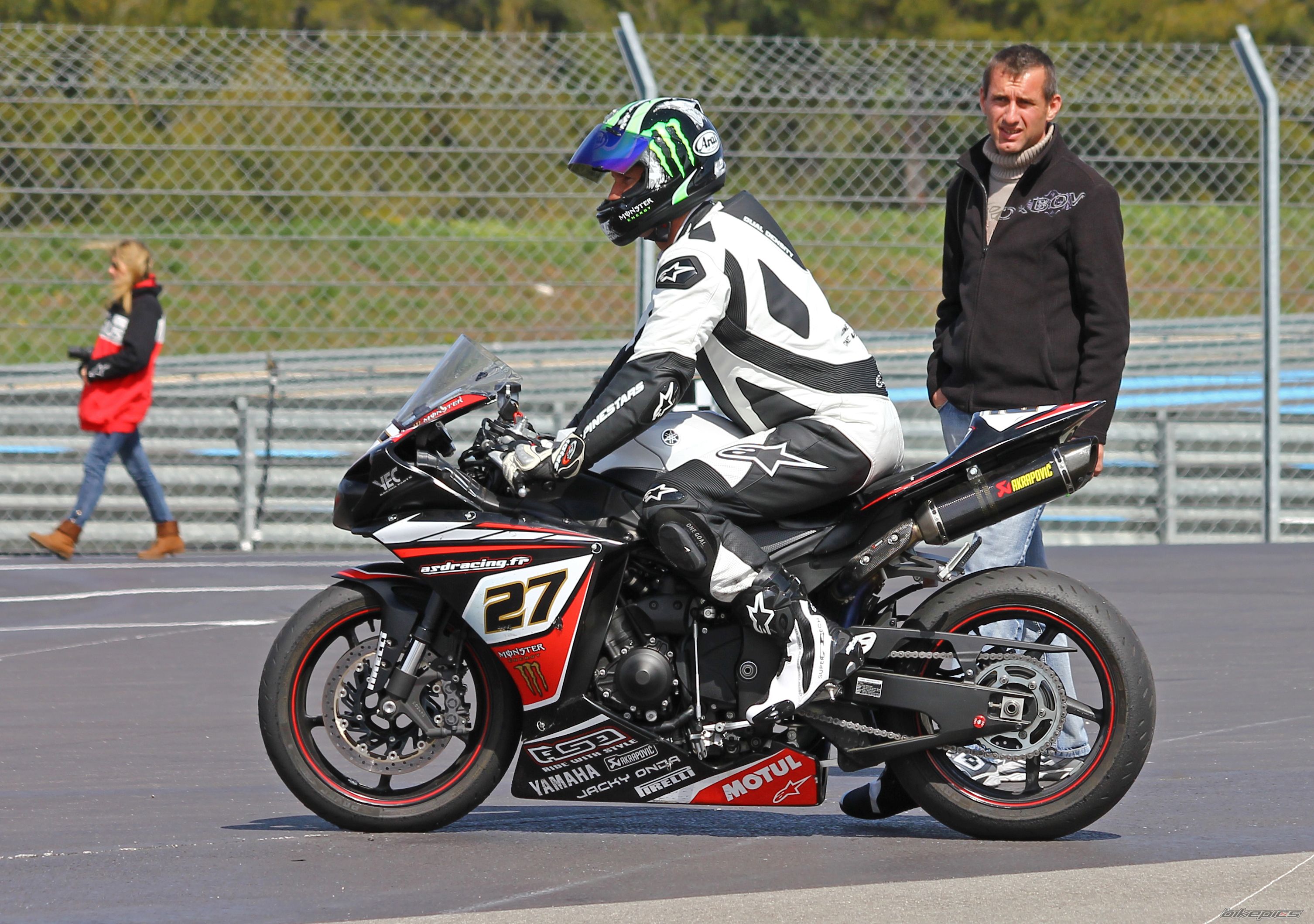 2009 YAMAHA YZF R1 | Picture 2371844 motorcycle photo