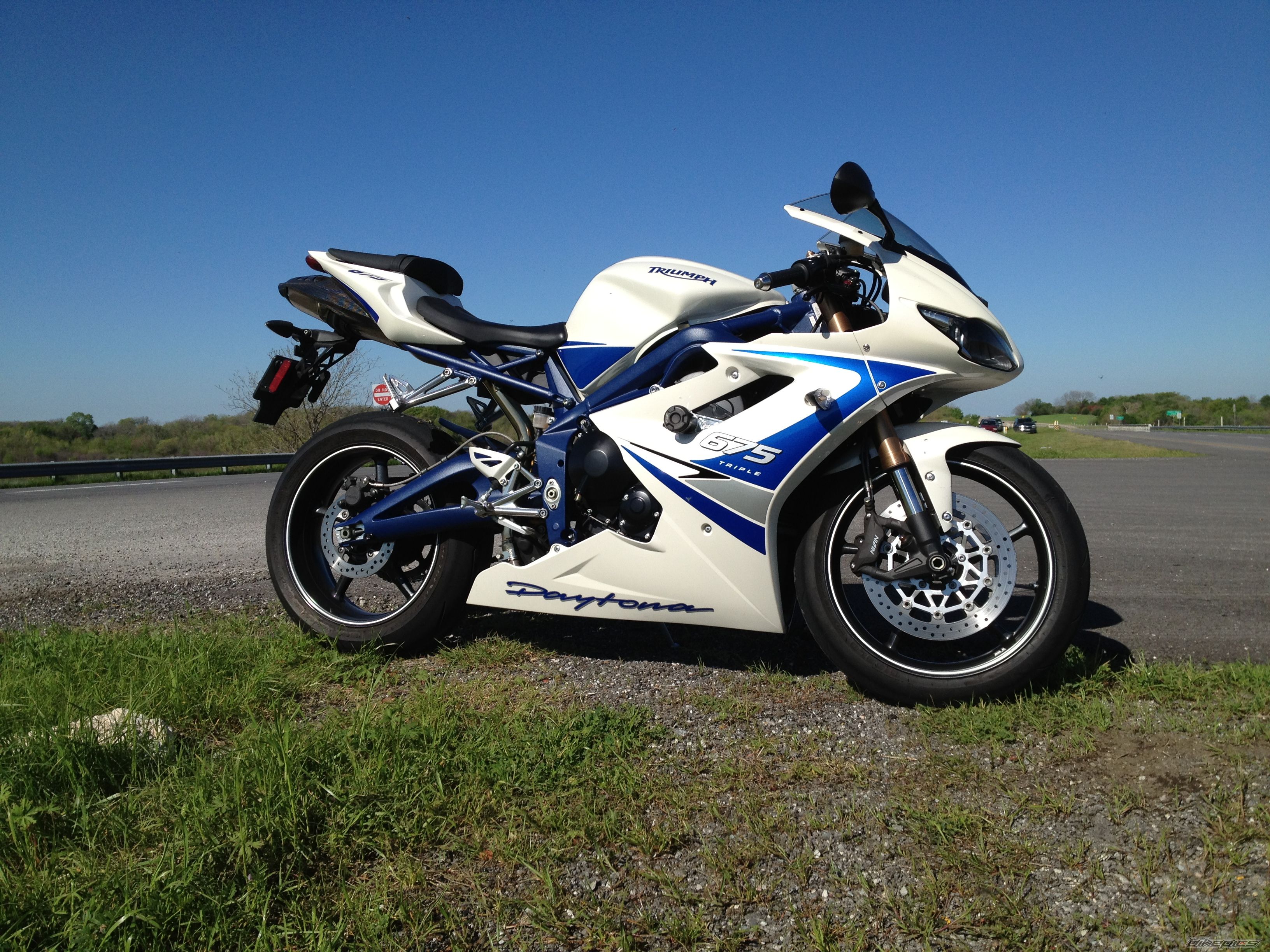2011 TRIUMPH DAYTONA 675 | Picture 2371963 motorcycle photo