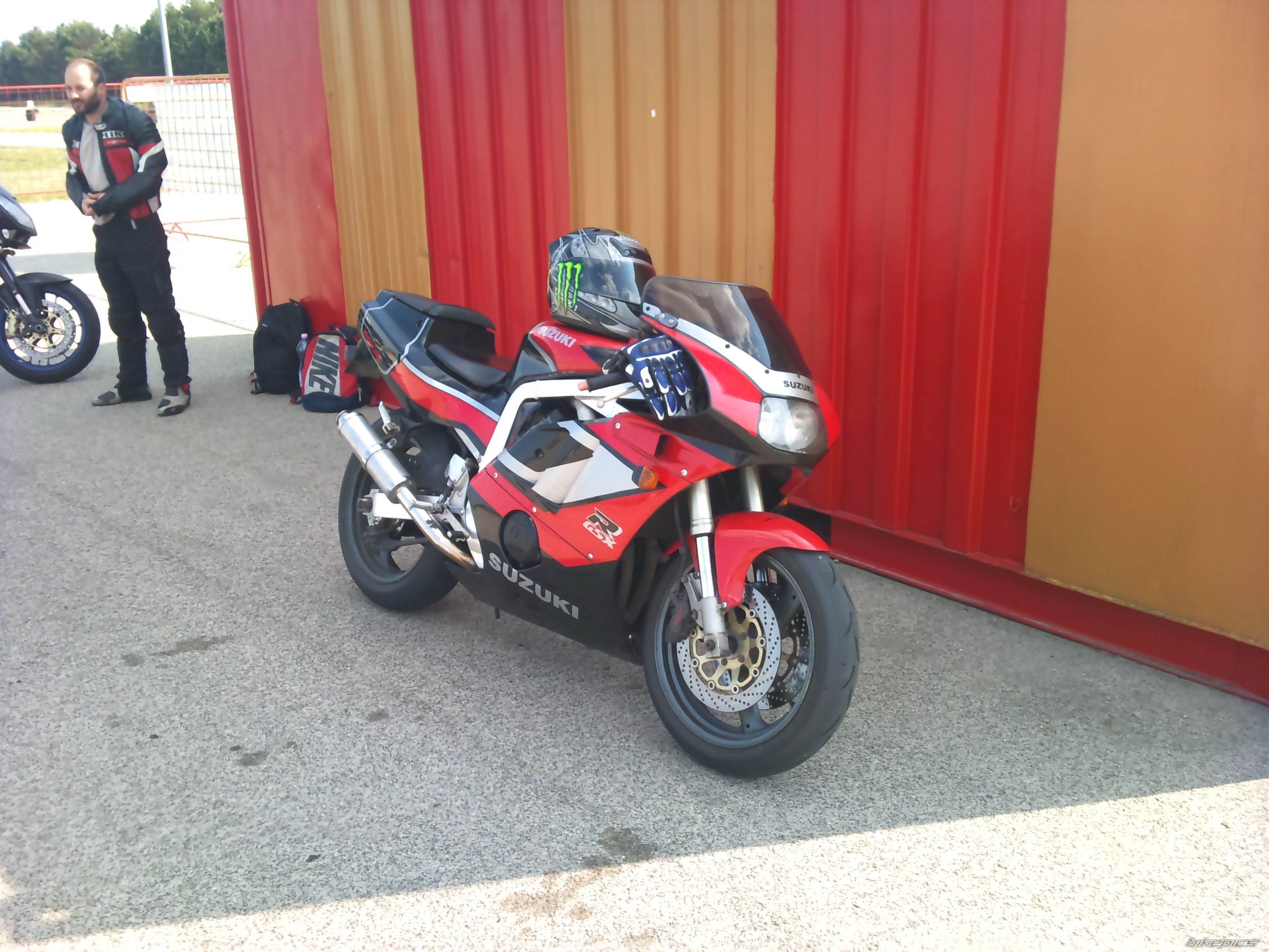 1991 SUZUKI GSX R 400 | Picture 2372102 motorcycle photo