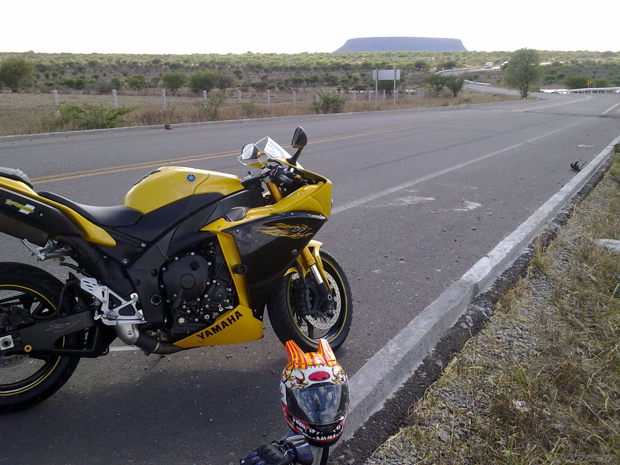 2009 YAMAHA YZF R1 | Picture 2374767 motorcycle photo