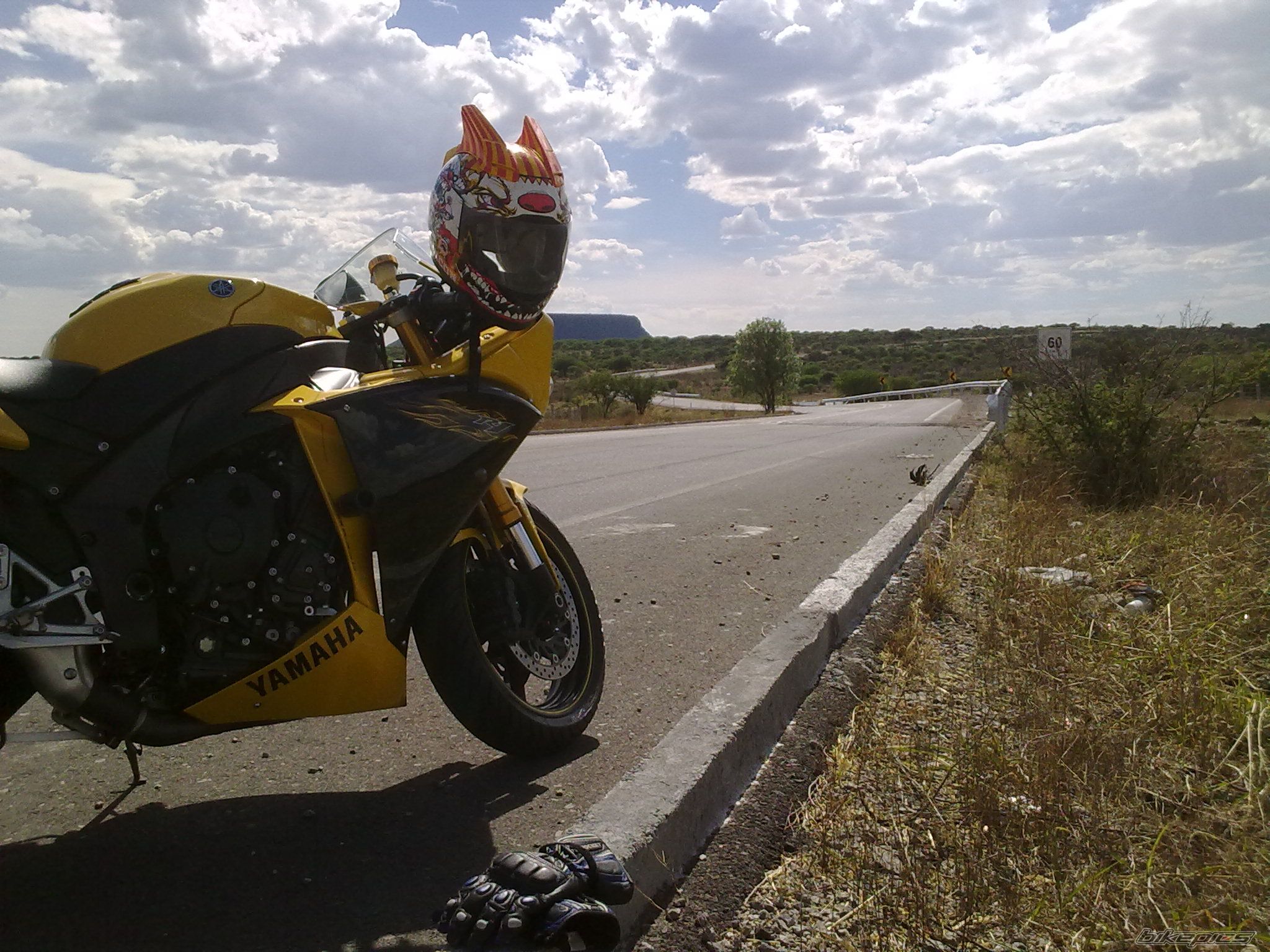 2009 YAMAHA YZF R1 | Picture 2374776 motorcycle photo