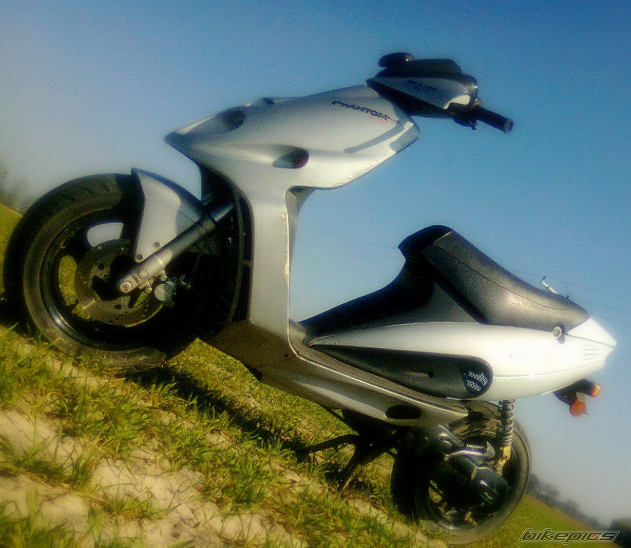 2000 MALAGUTI F 12 50 | Picture 2375897 motorcycle photo