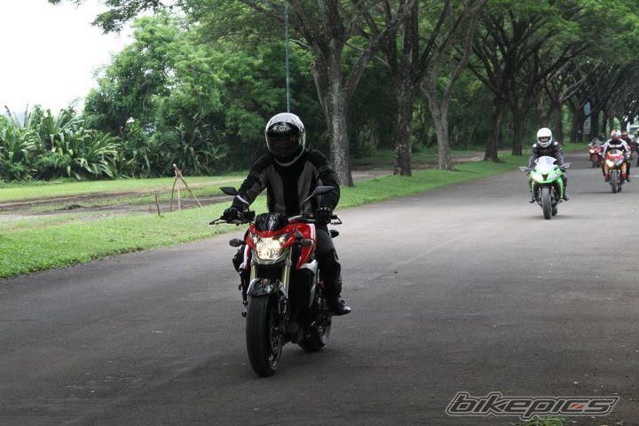 2011 SUZUKI GSR 750 | Picture 2378080 motorcycle photo