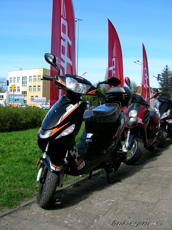 2010 YAMAHA AEROX 50 | Picture 2379562 motorcycle photo