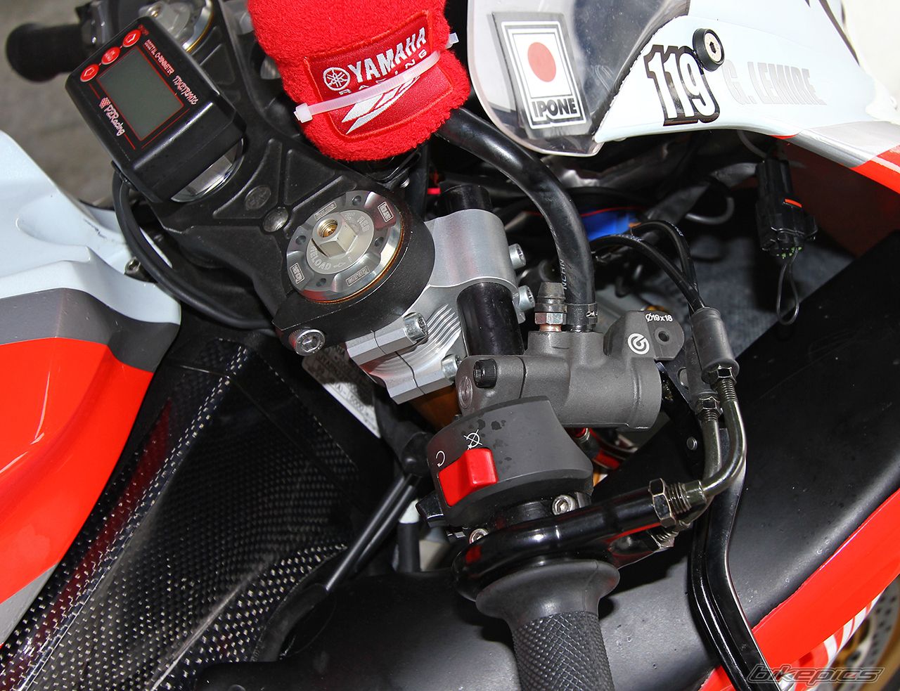 2012 YAMAHA YZF R1 | Picture 2381712 motorcycle photo