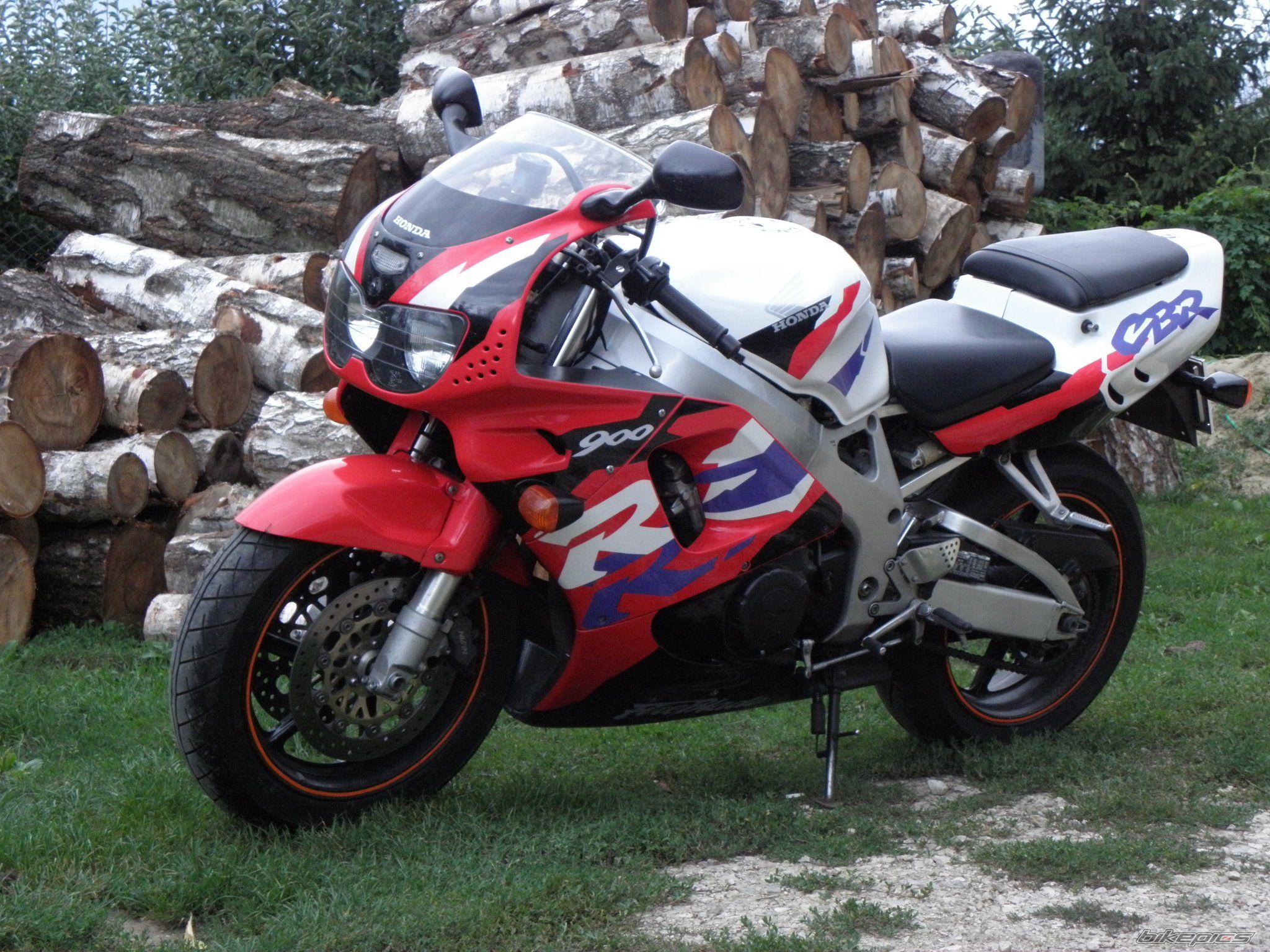 1997 HONDA CBR 900RR FIREBLADE | Picture 2381852 motorcycle photo