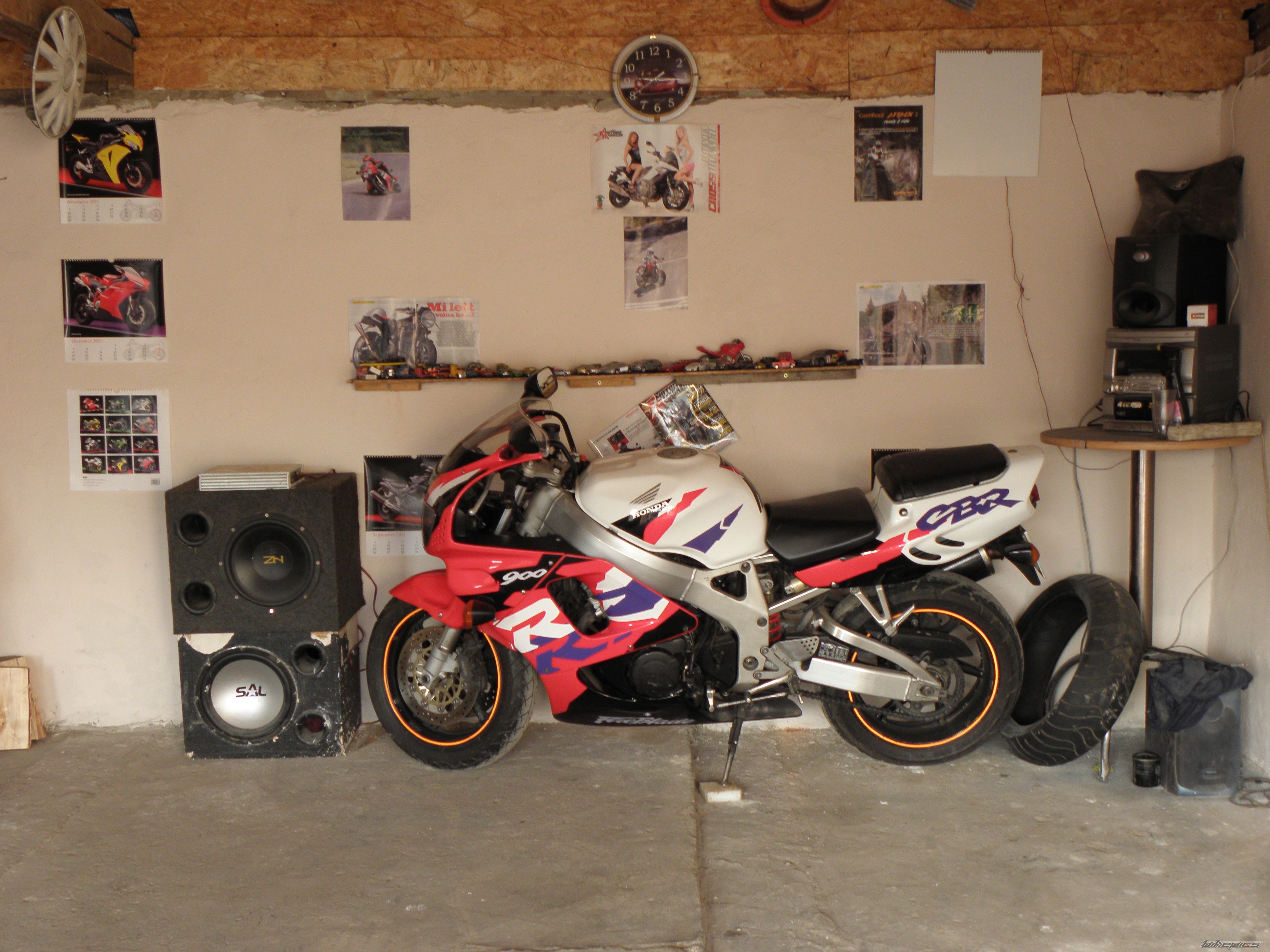1997 HONDA CBR 900RR FIREBLADE | Picture 2382346 motorcycle photo