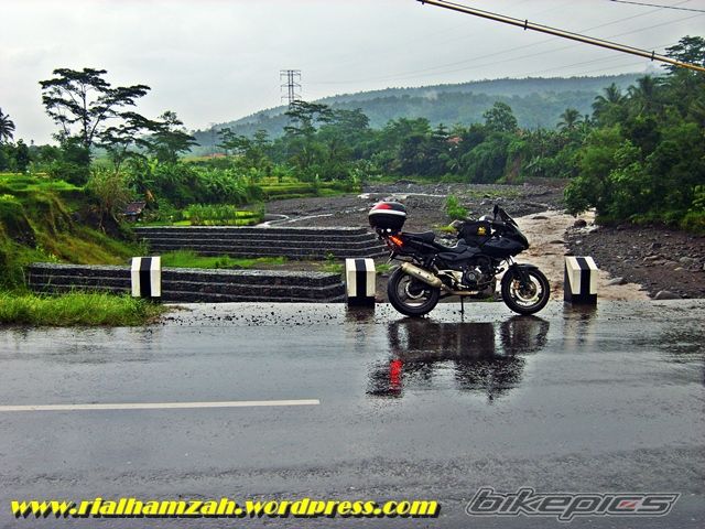 2011 BAJAJ PULSAR 220F | Picture 2387155 motorcycle photo