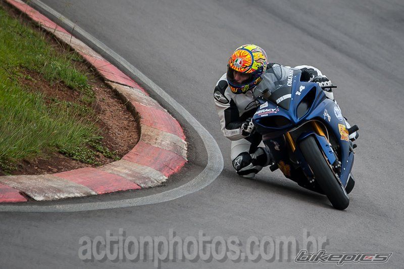 2012 YAMAHA YZF R1 | Picture 2388992 motorcycle photo