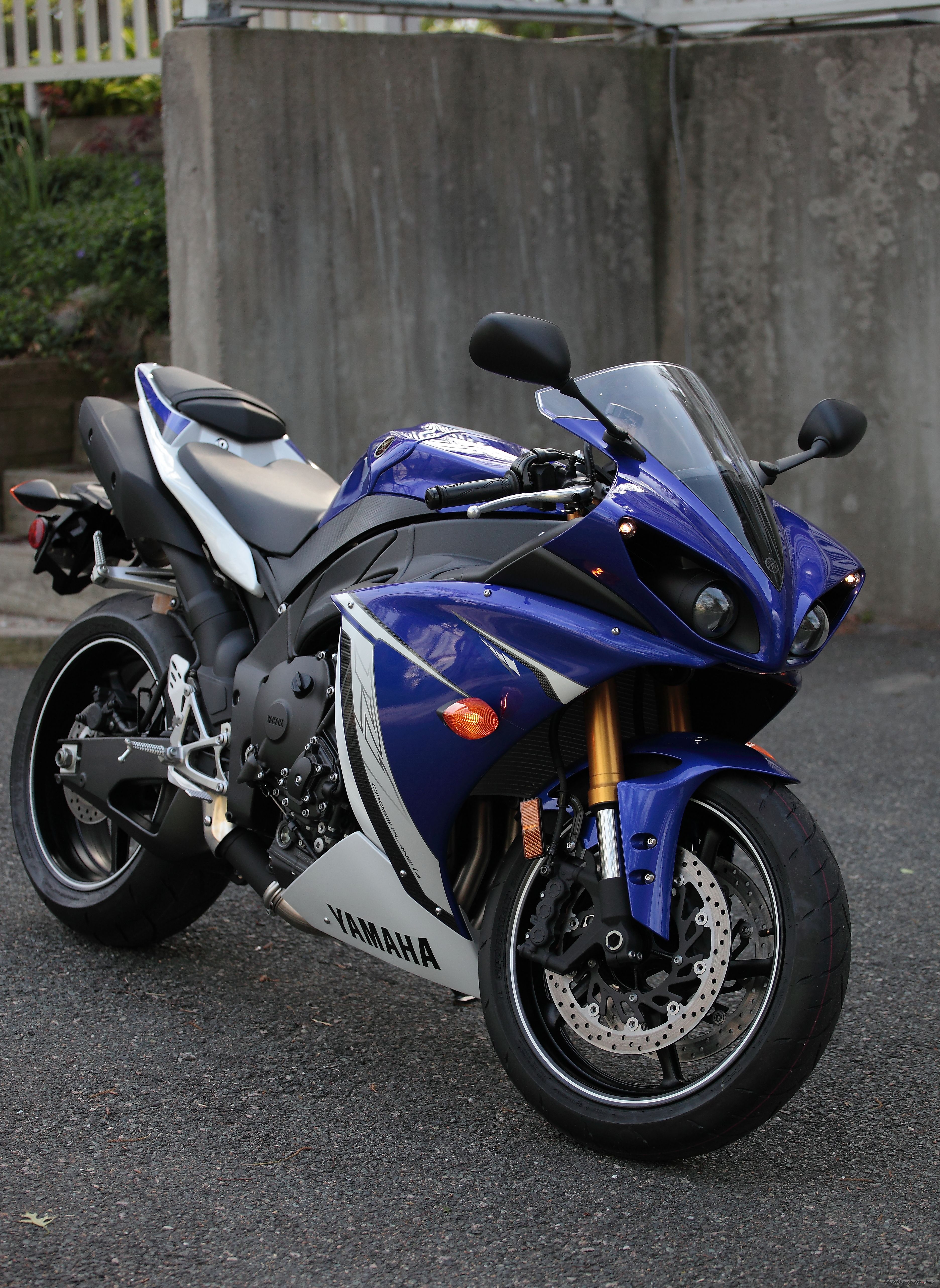 2011 YAMAHA YZF R1 | Picture 2390360 motorcycle photo