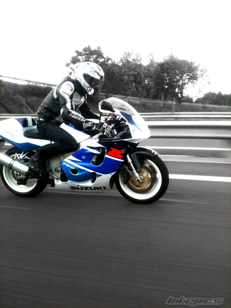 1998 SUZUKI GSX R 750 | Picture 2391408 motorcycle photo