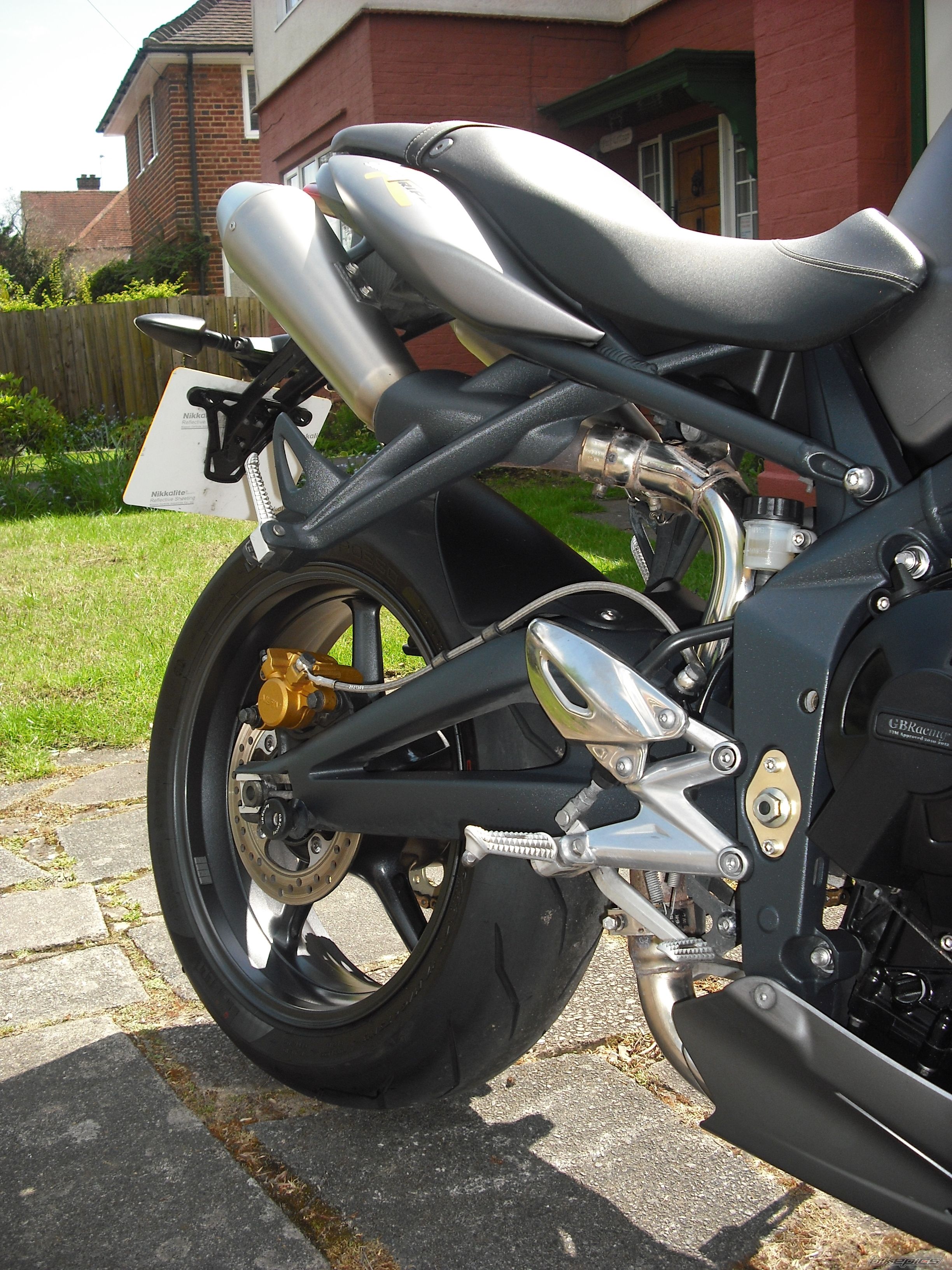 2010 TRIUMPH STREET TRIPLE R | Picture 2399837 motorcycle photo