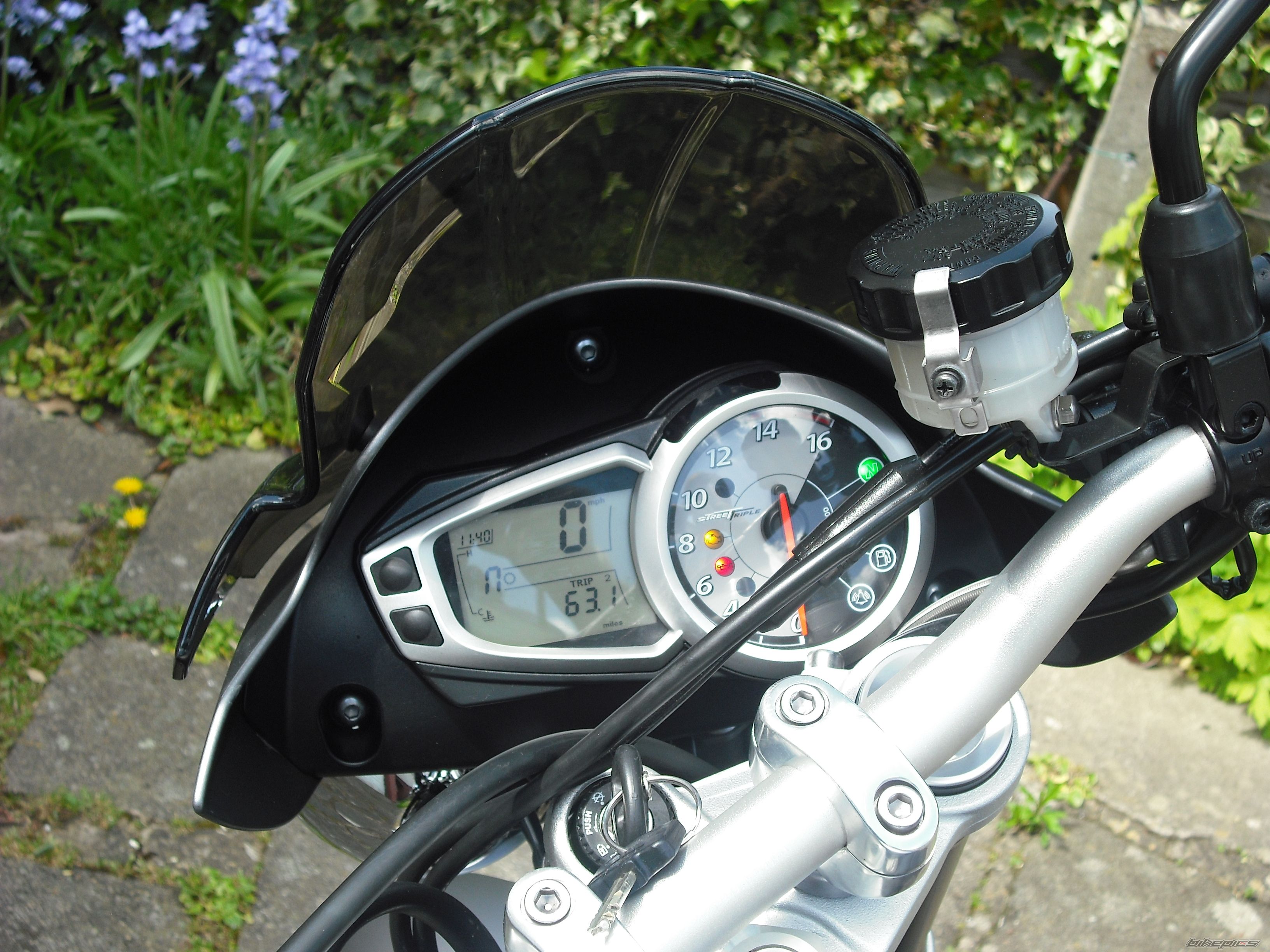 2010 TRIUMPH STREET TRIPLE R | Picture 2399840 motorcycle photo