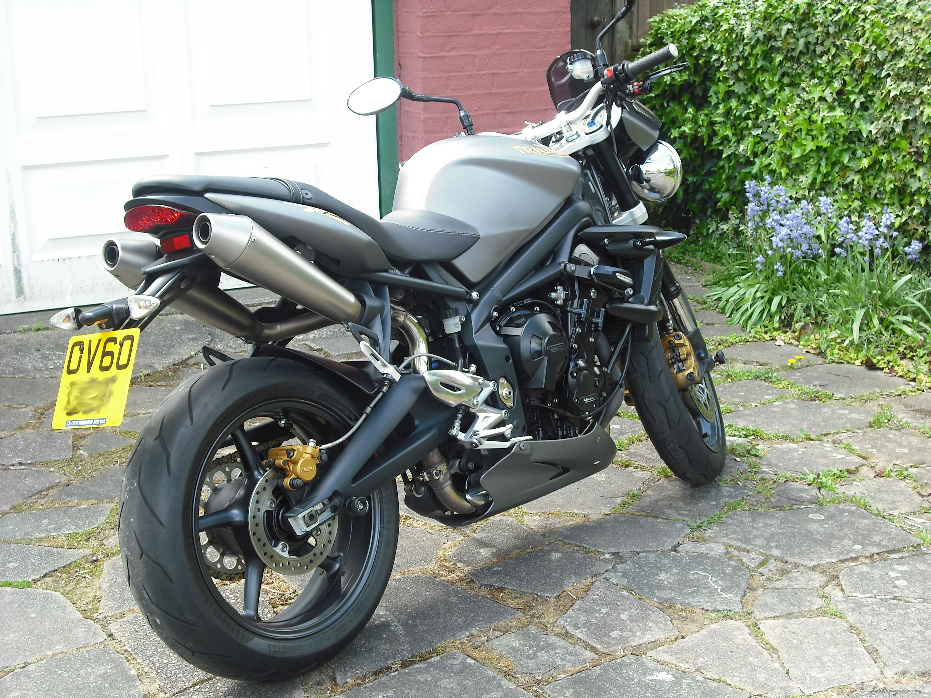 2010 TRIUMPH STREET TRIPLE R | Picture 2399848 motorcycle photo