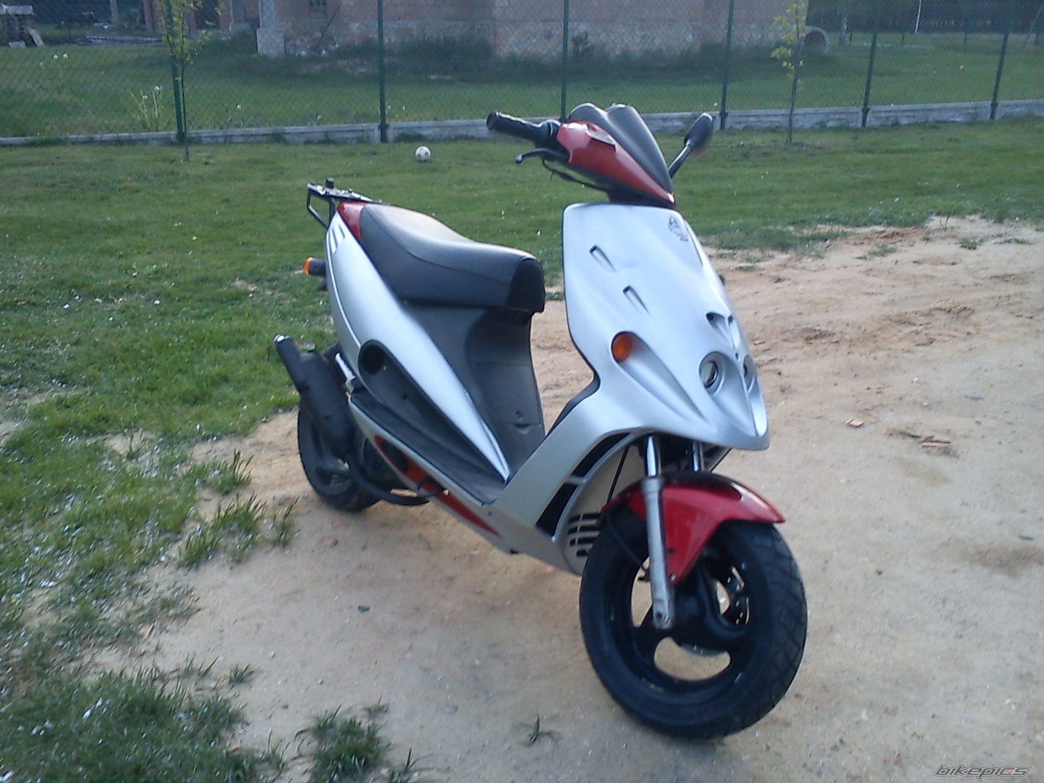 2000 MALAGUTI F 12 50 | Picture 2401179 motorcycle photo