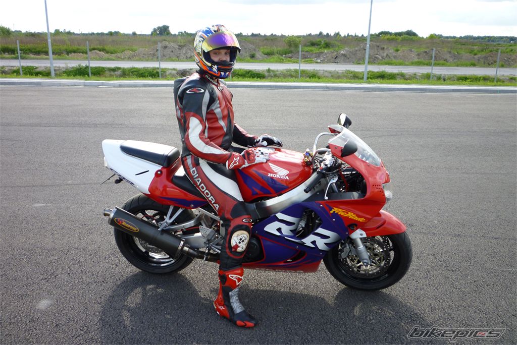 1998 HONDA CBR 900 | Picture 2401276 motorcycle photo