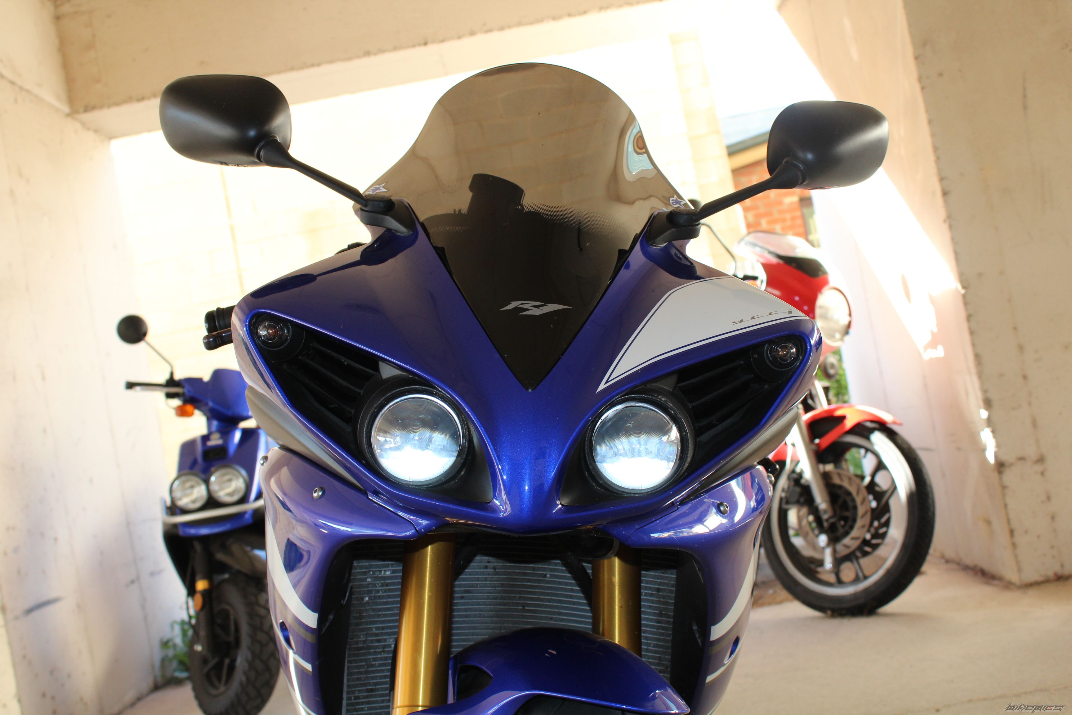 2010 YAMAHA YZF R1 | Picture 2403182 motorcycle photo
