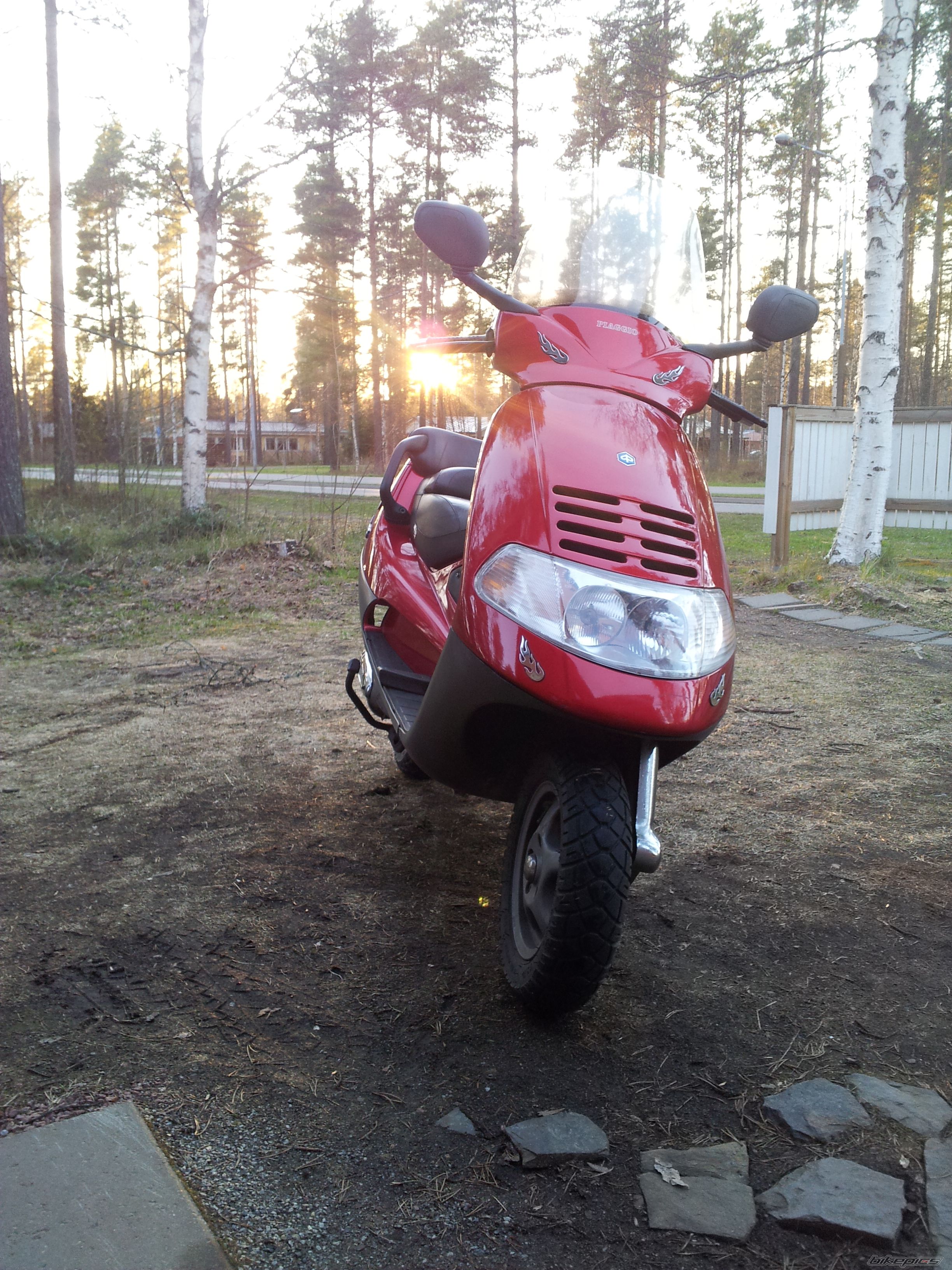 1996 PIAGGIO HEXAGON | Picture 2404849 motorcycle photo