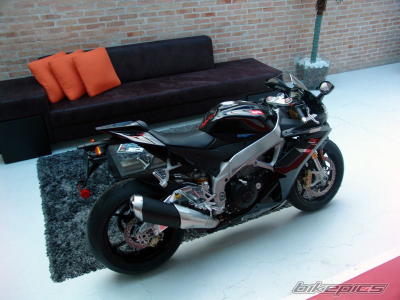 2012 APRILIA RSV4R APRC | Picture 2407070 motorcycle photo