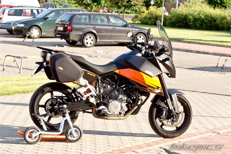 2010 KTM 990 SUPERMOTO | Picture 2407680 motorcycle photo