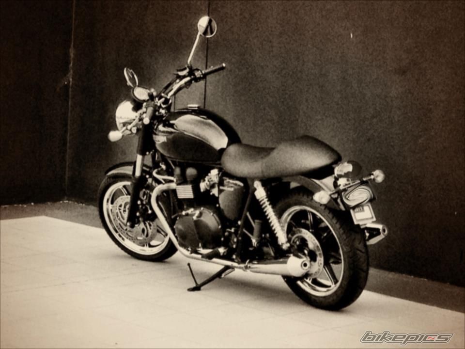 2012 TRIUMPH BONNEVILLE | Picture 2407888 motorcycle photo