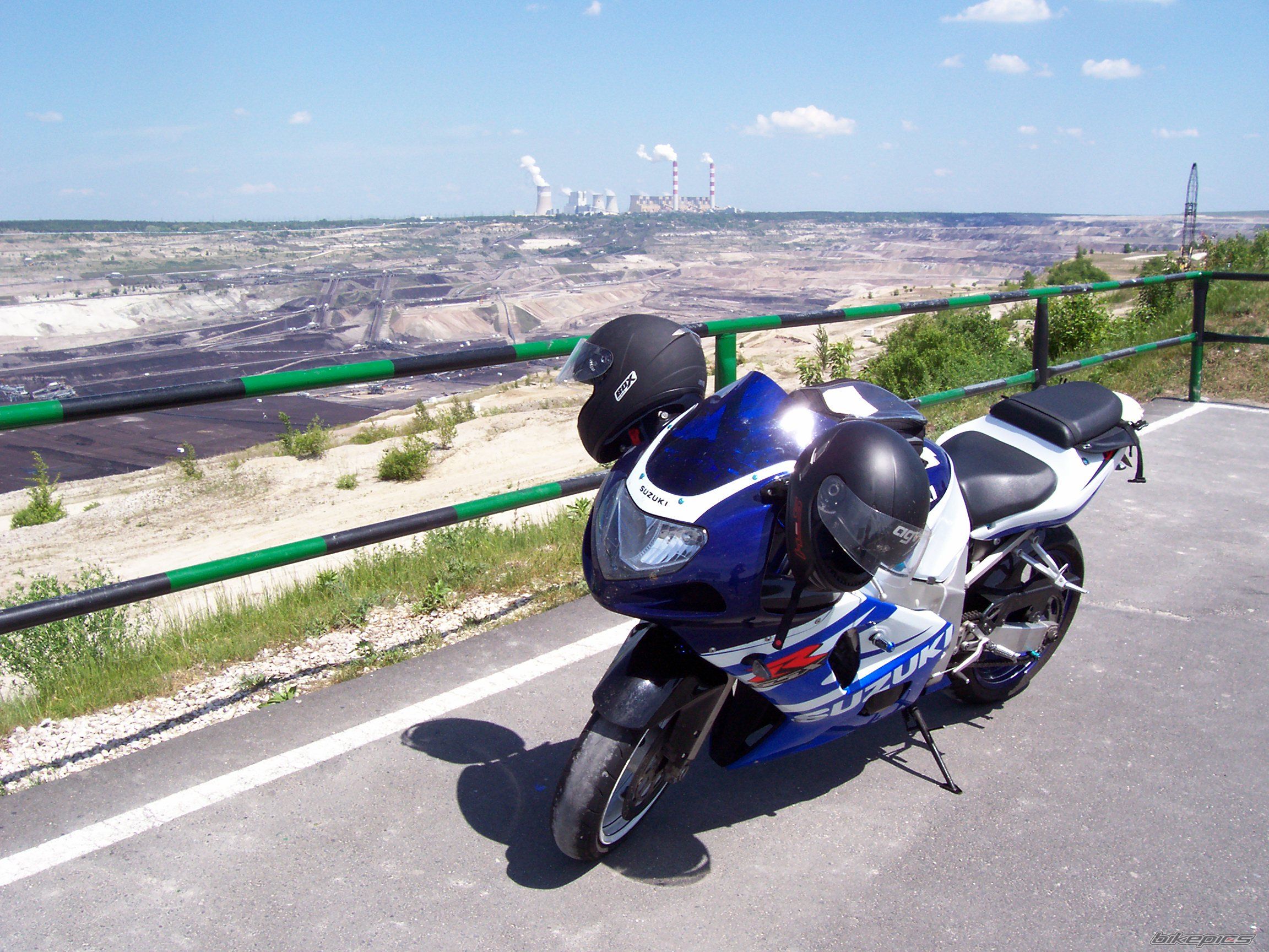 2002 SUZUKI GSX R 600 | Picture 2410858 motorcycle photo