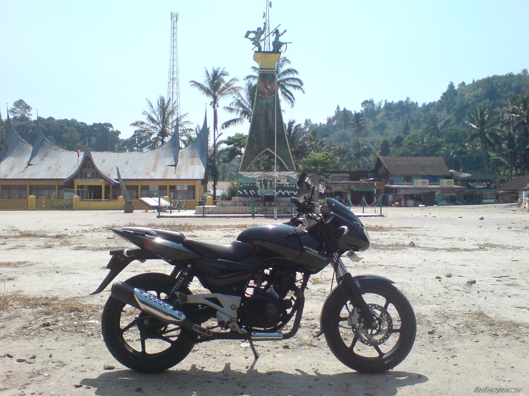 2011 BAJAJ PULSAR 180 | Picture 2414893 motorcycle photo