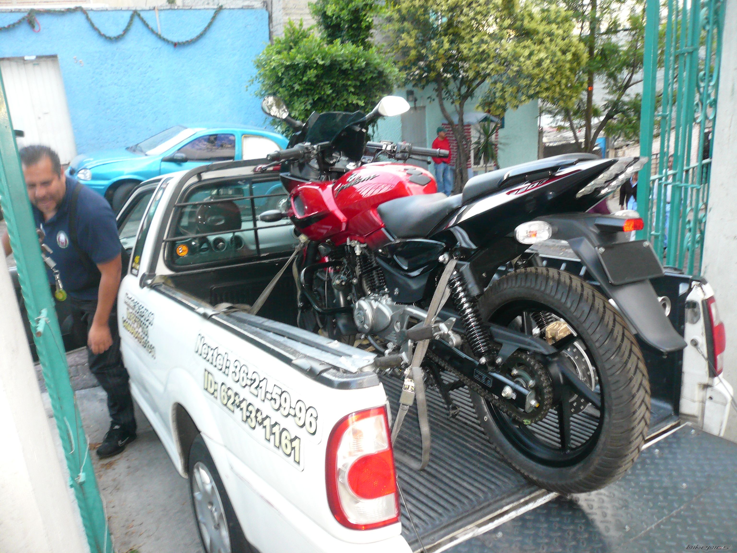 2012 BAJAJ PULSAR 220F | Picture 2414898 motorcycle photo