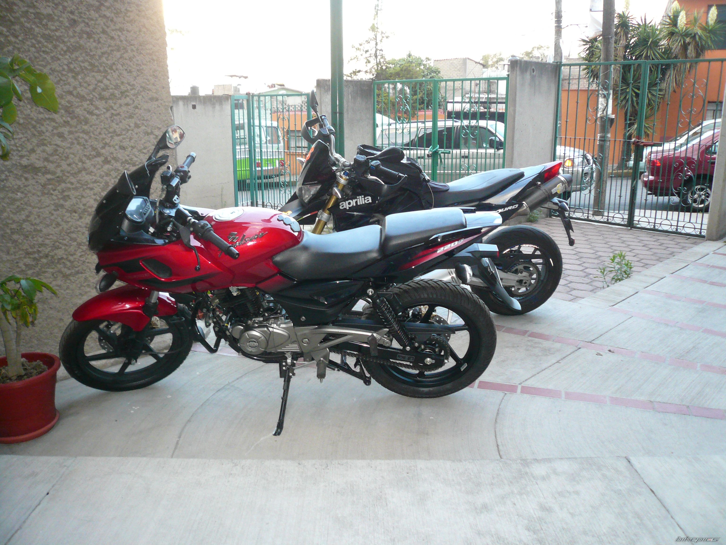 2012 BAJAJ PULSAR 220F | Picture 2414901 motorcycle photo