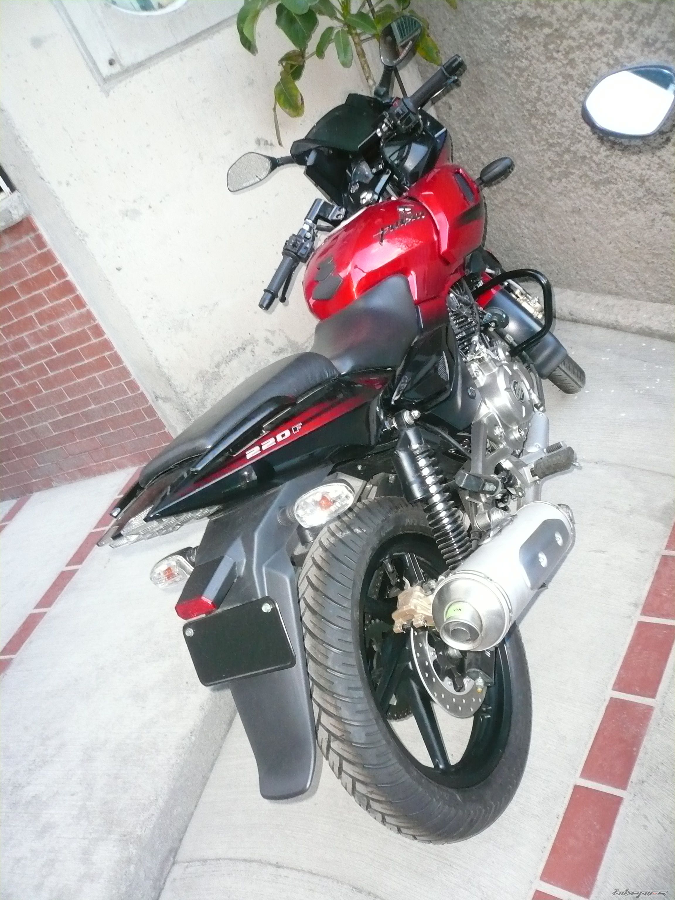 2012 BAJAJ PULSAR 220F | Picture 2414904 motorcycle photo