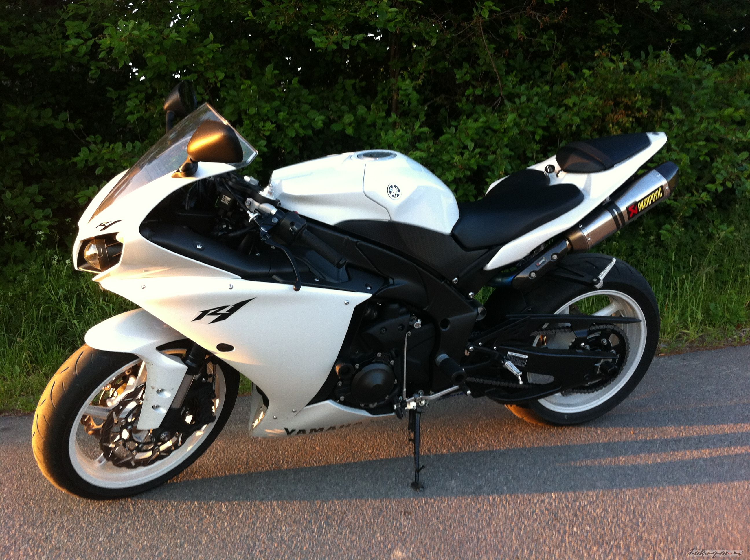 2011 YAMAHA YZF R1 | Picture 2416036 motorcycle photo