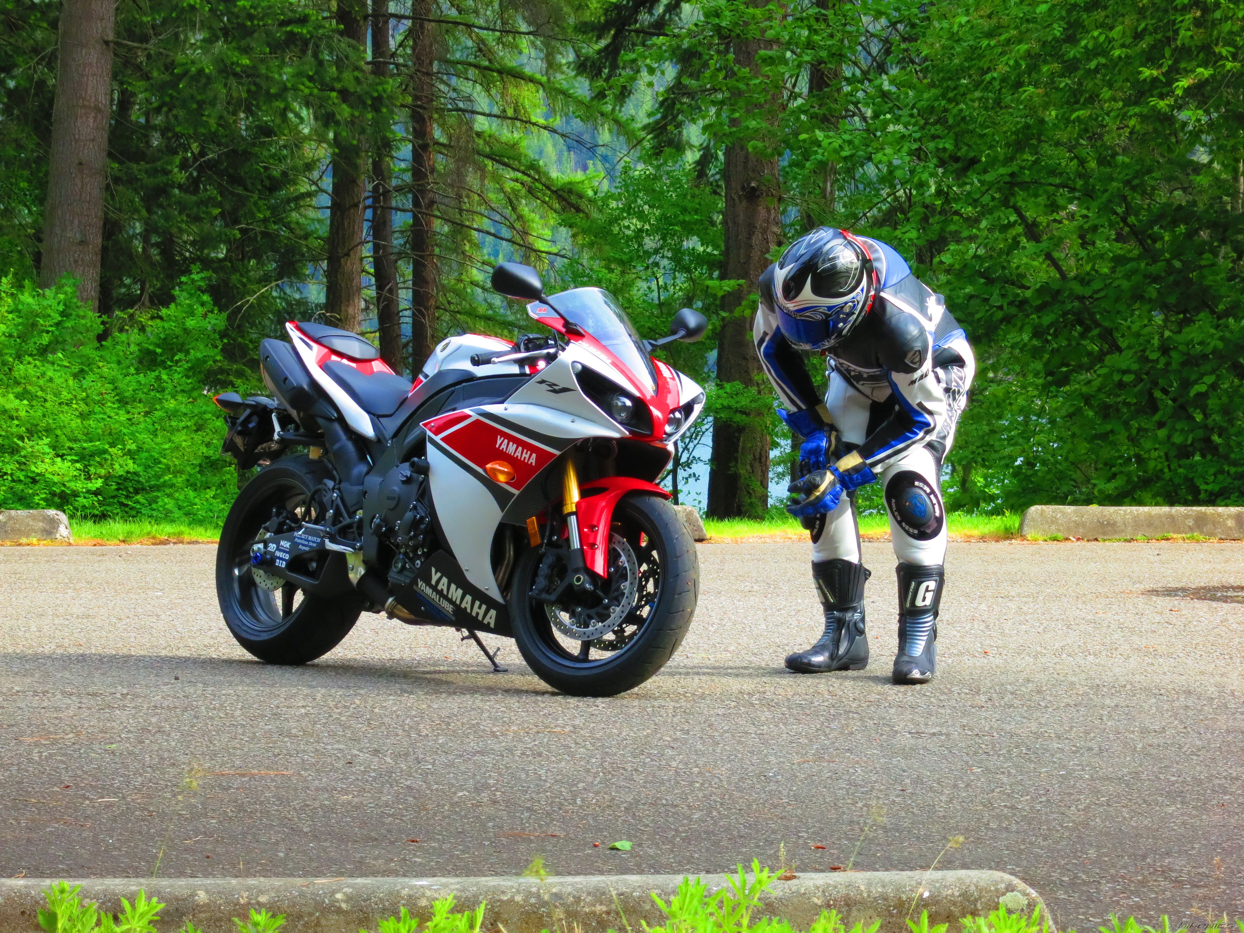 2012 YAMAHA YZF R1 | Picture 2421426 motorcycle photo