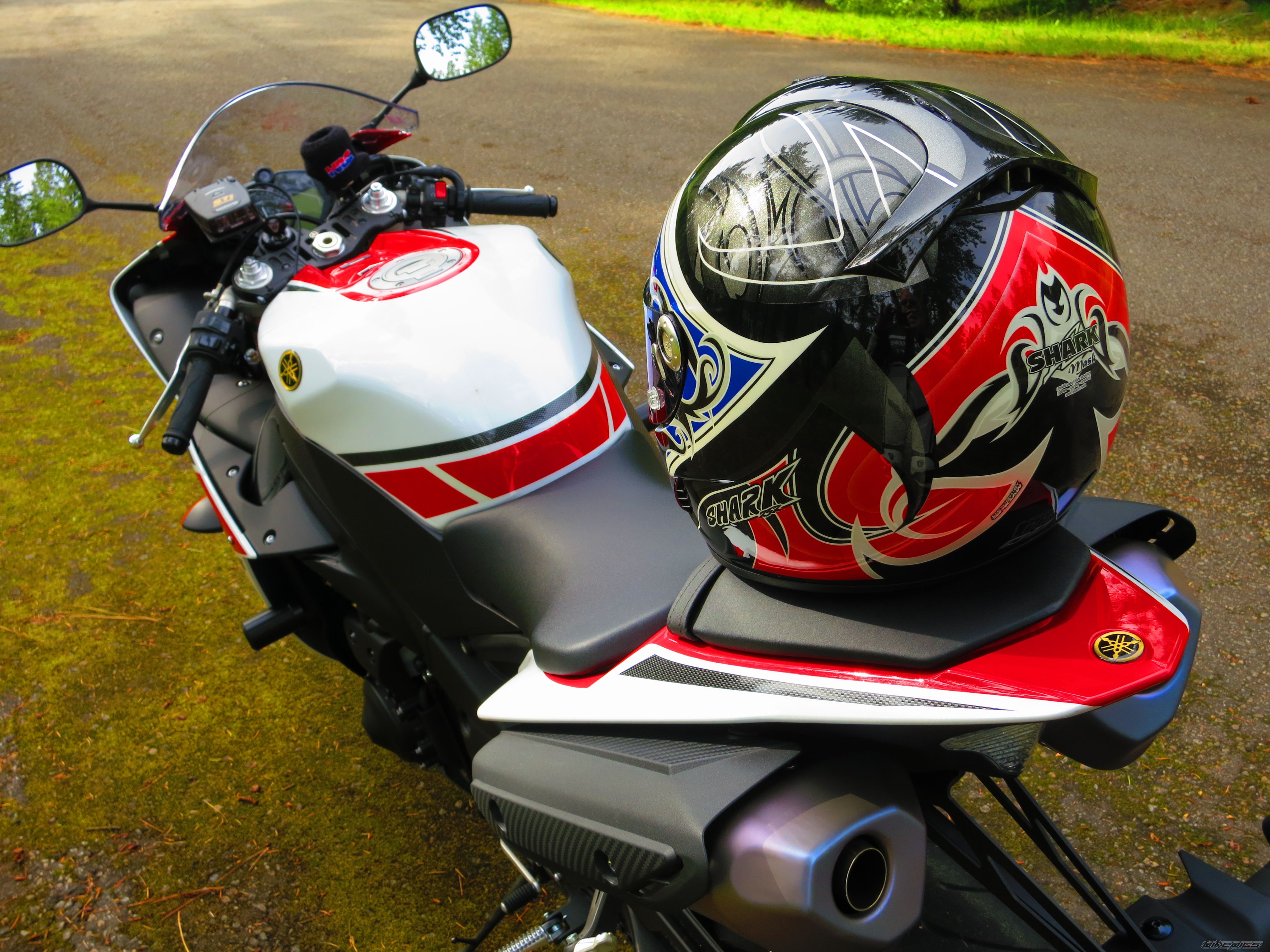 2012 YAMAHA YZF R1 | Picture 2421427 motorcycle photo