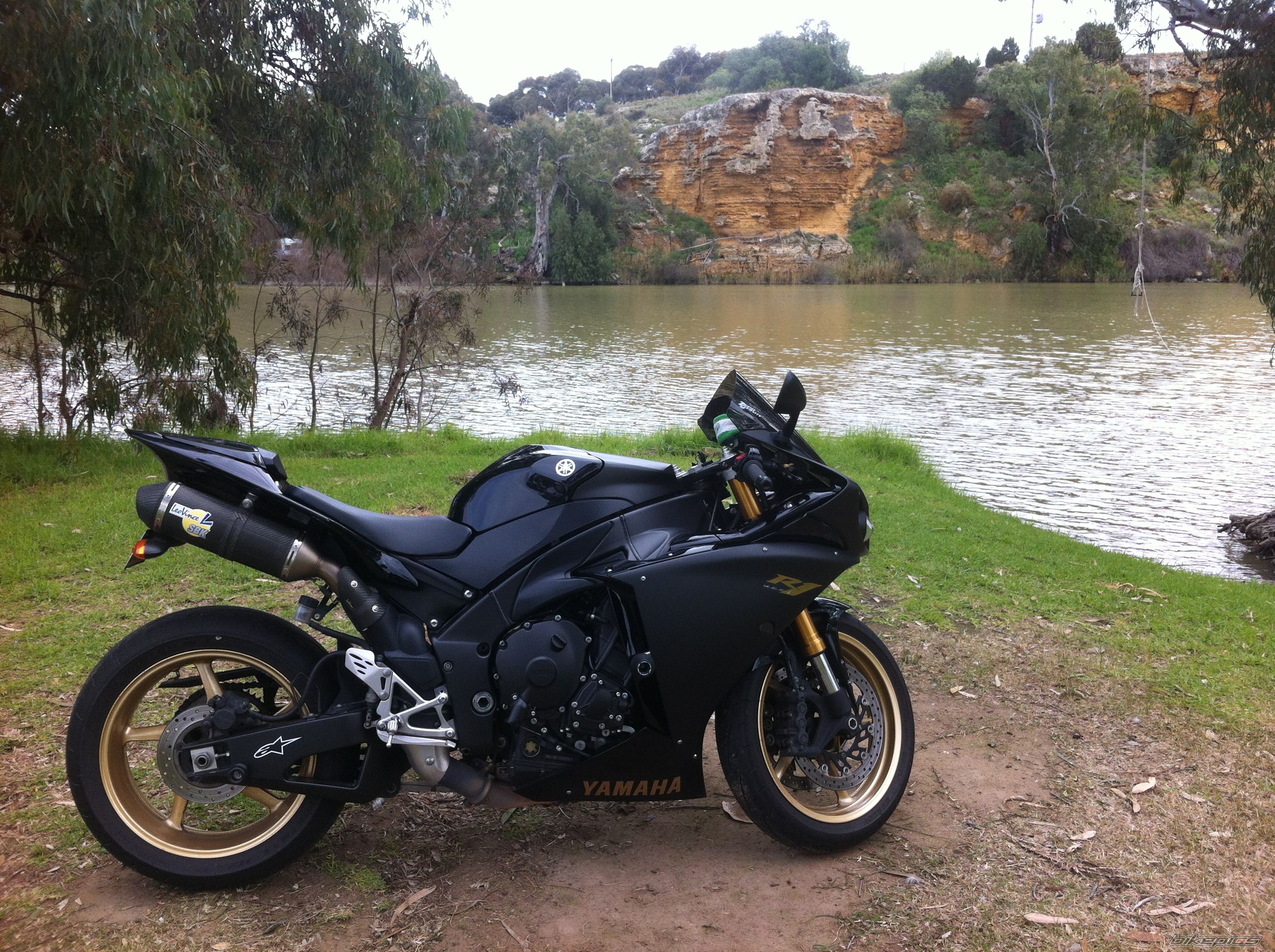 2009 YAMAHA YZF R1 | Picture 2426071 motorcycle photo