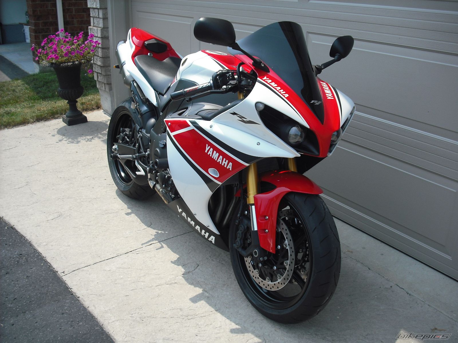 2012 YAMAHA YZF R1 | Picture 2428321 motorcycle photo