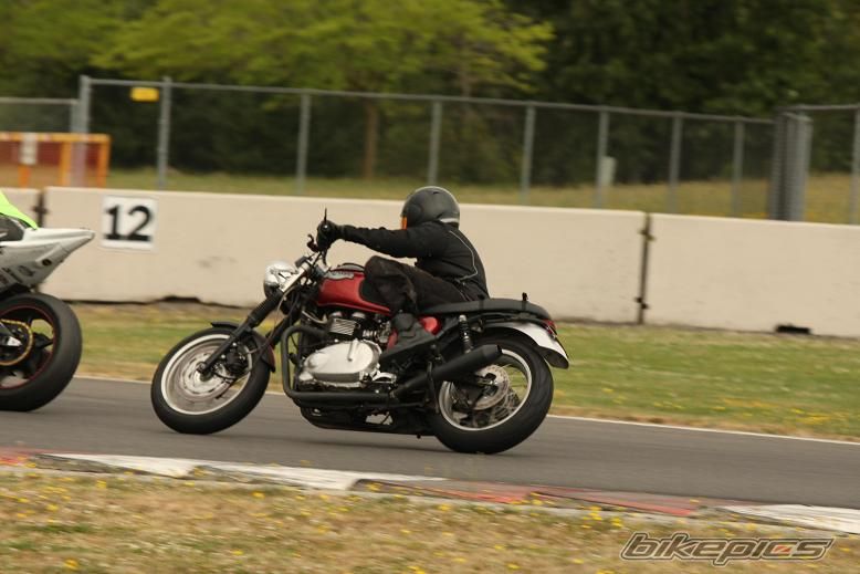 2004 TRIUMPH THRUXTON 900 | Picture 2433119 motorcycle photo