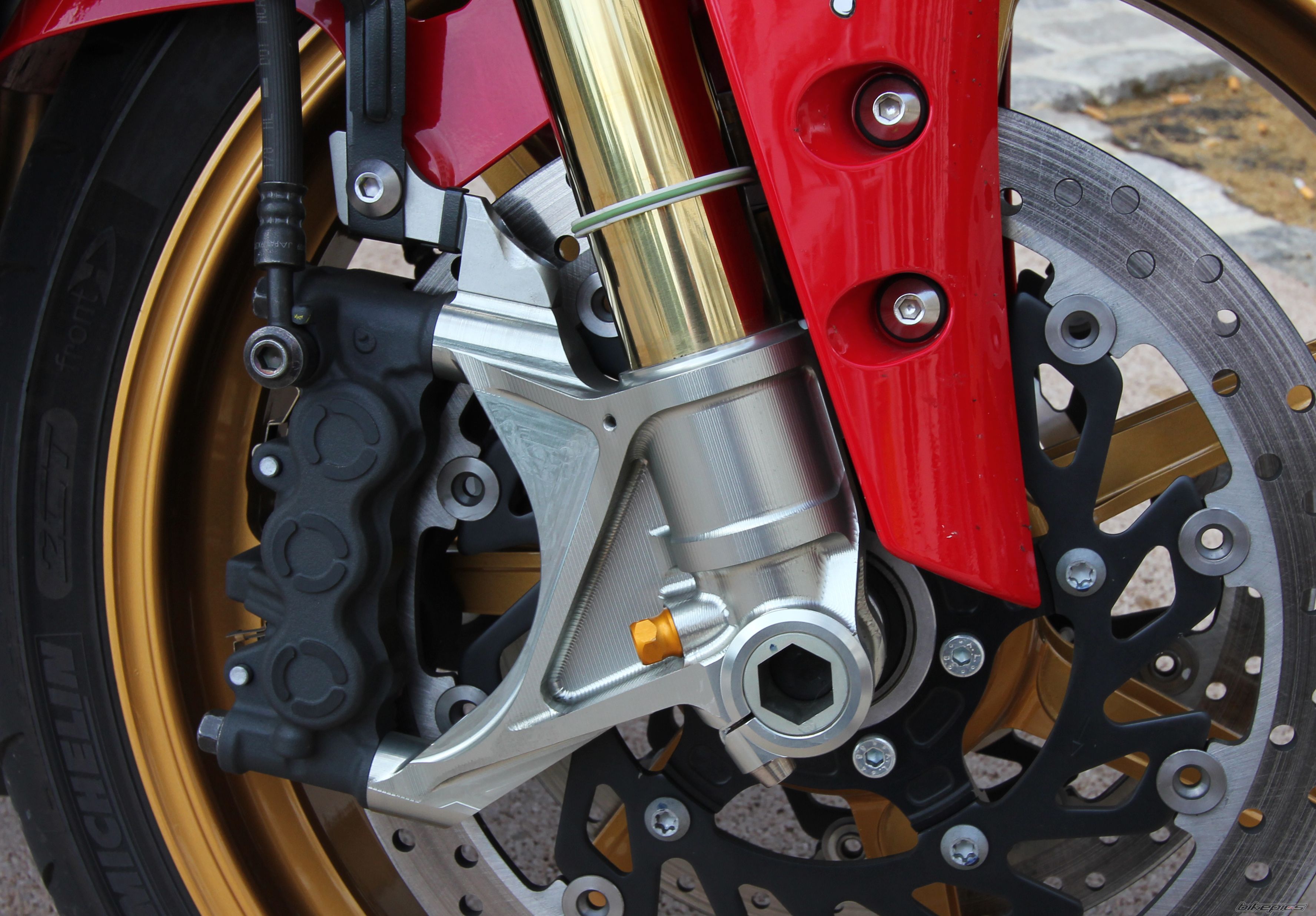 2012 YAMAHA YZF R1 | Picture 2434988 motorcycle photo