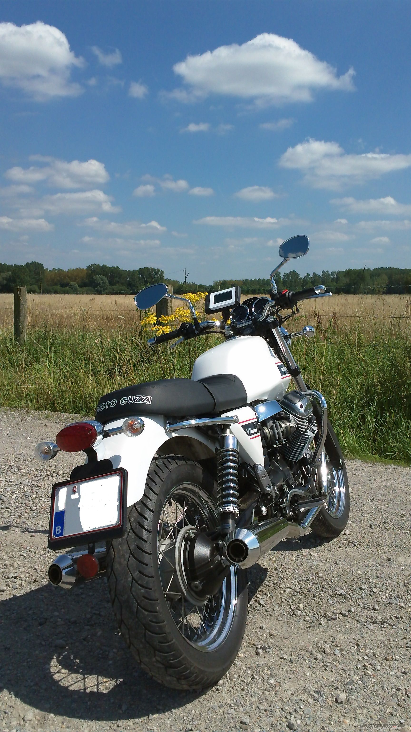 2009 MOTO GUZZI V7 | Picture 2436531 motorcycle photo