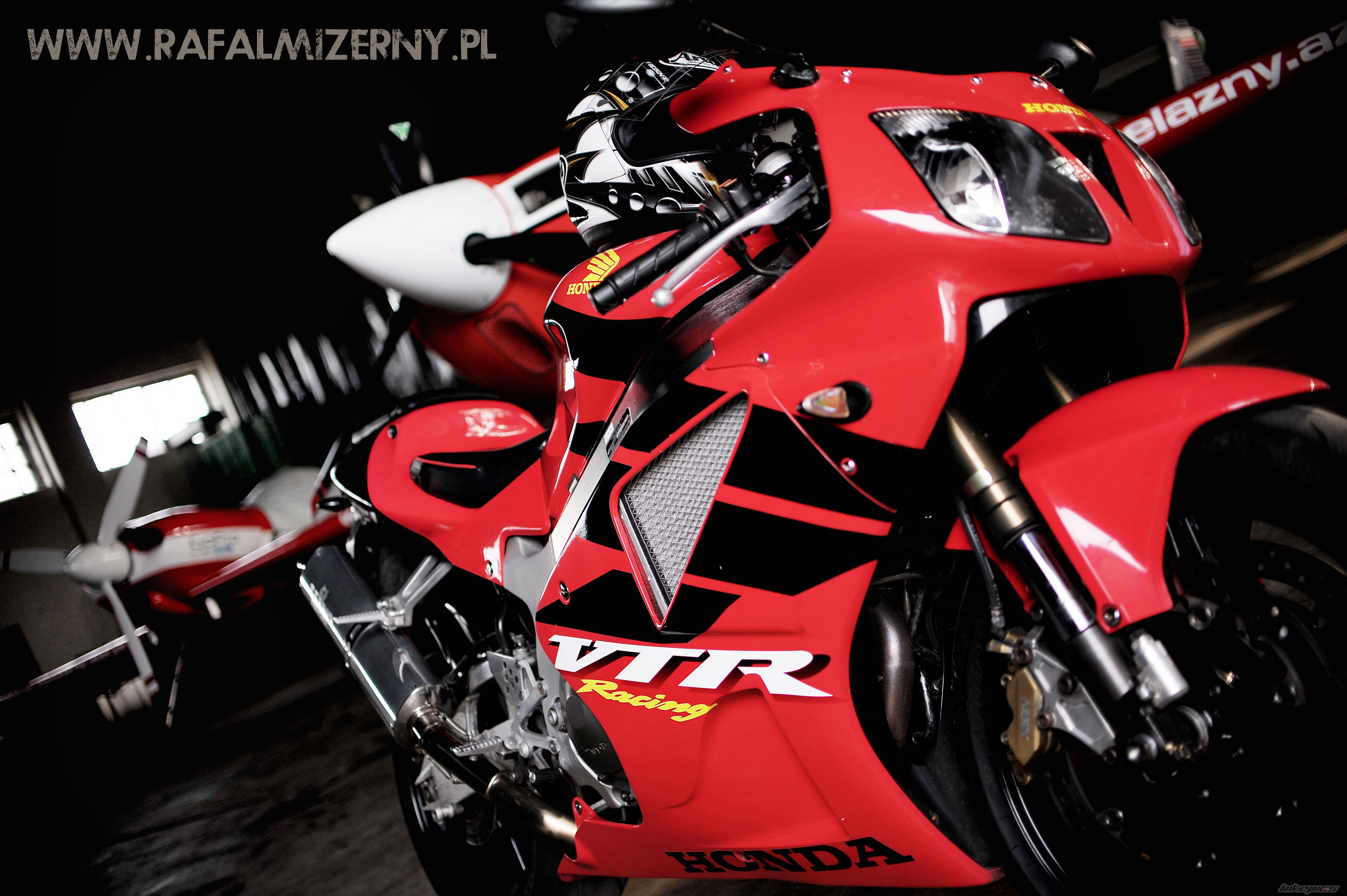 2000 HONDA VTR 1000 SP1 | Picture 2439440 motorcycle photo
