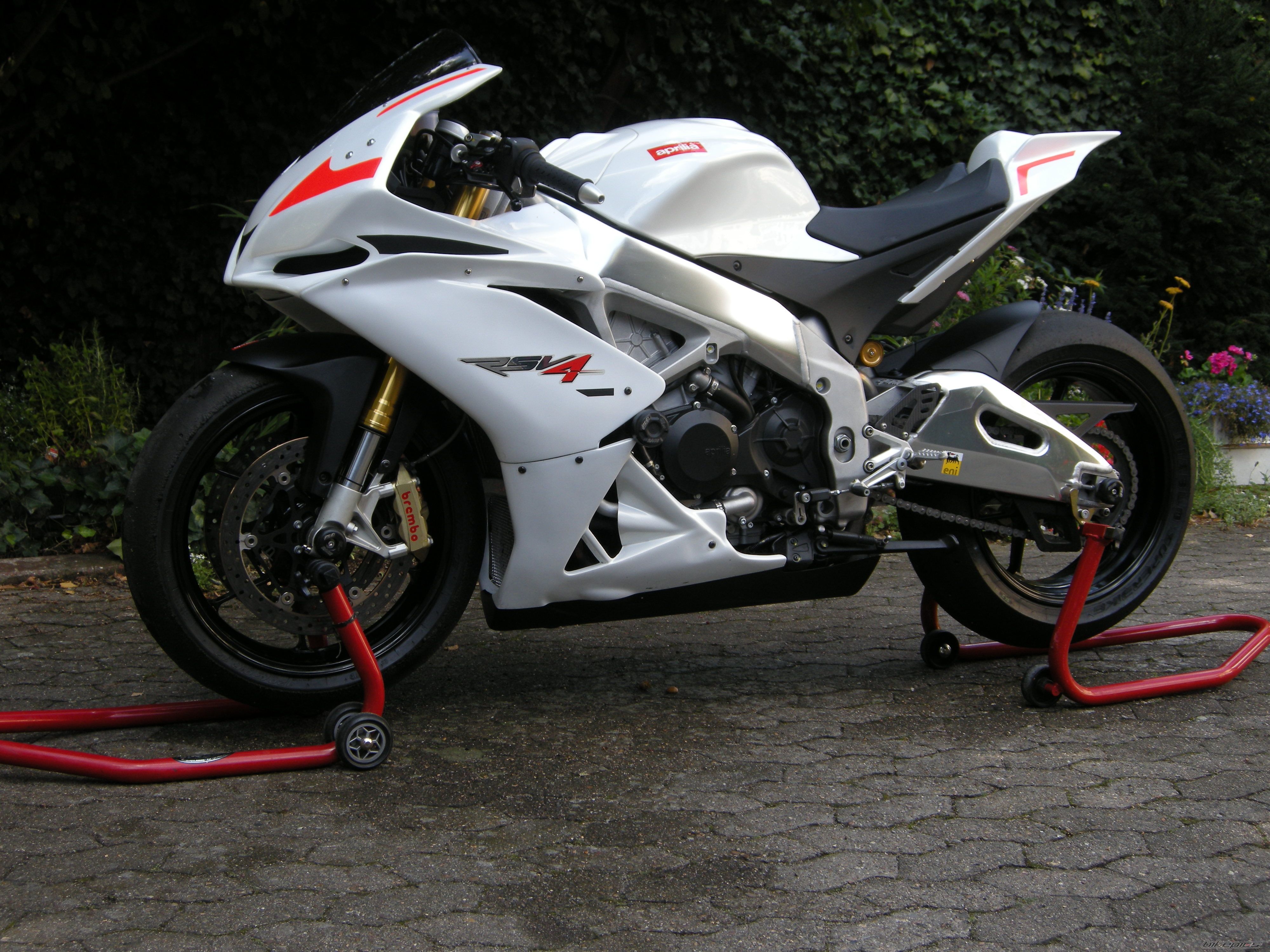 2011 APRILIA RSV4R APRC | Picture 2445796 motorcycle photo